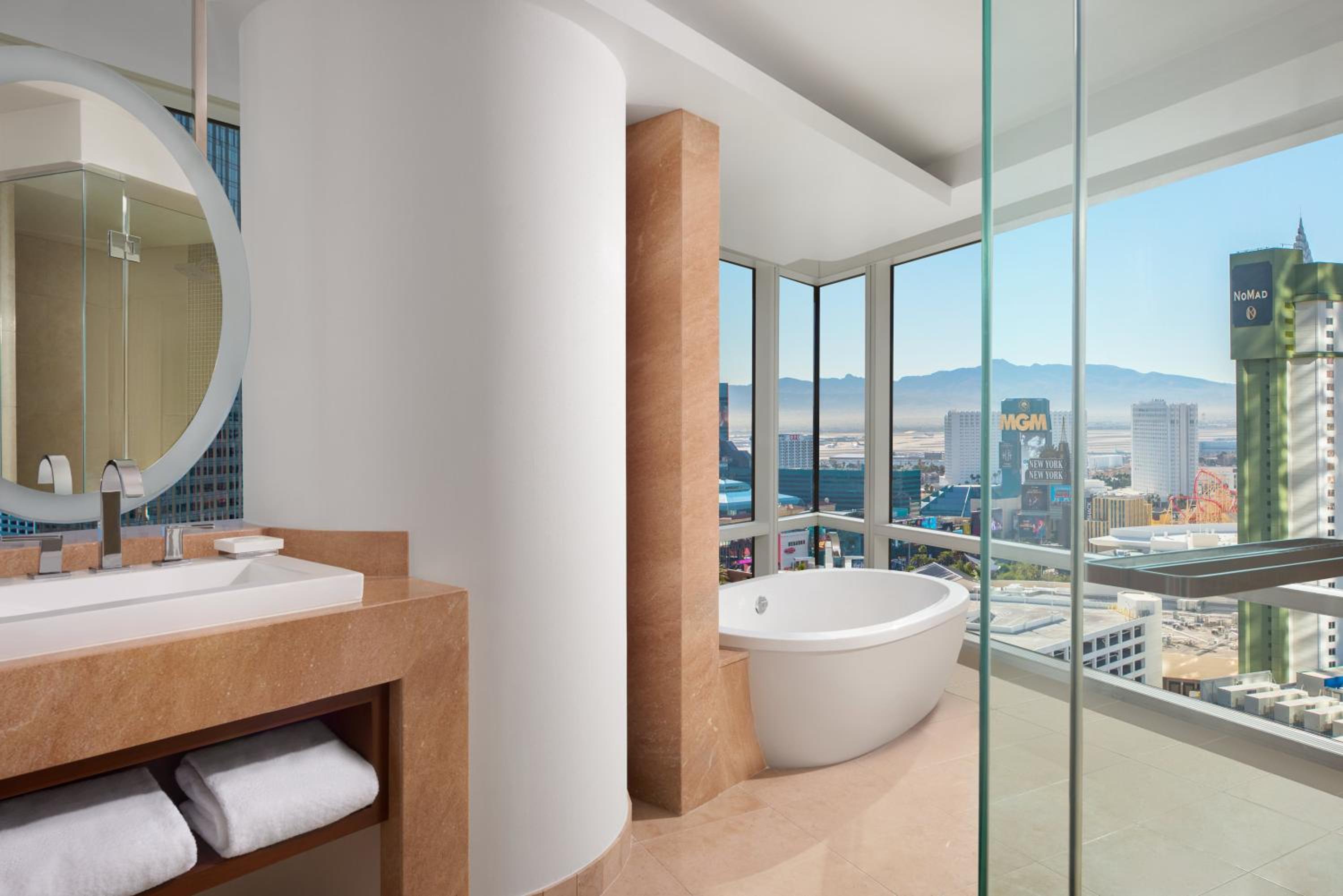 Corner Suite Strip View - Photo 5