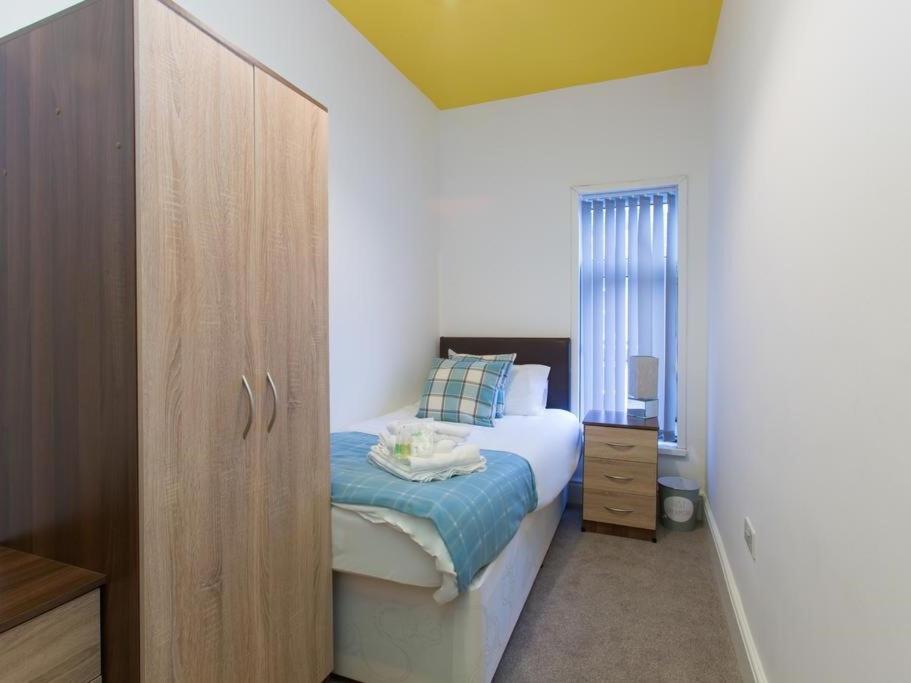 Single Room with Shared Bathroom photo 1