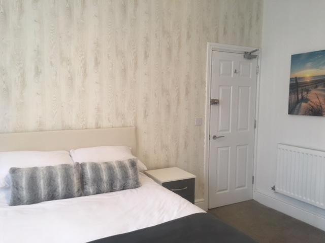 Double Room with Shared Bathroom photo 2
