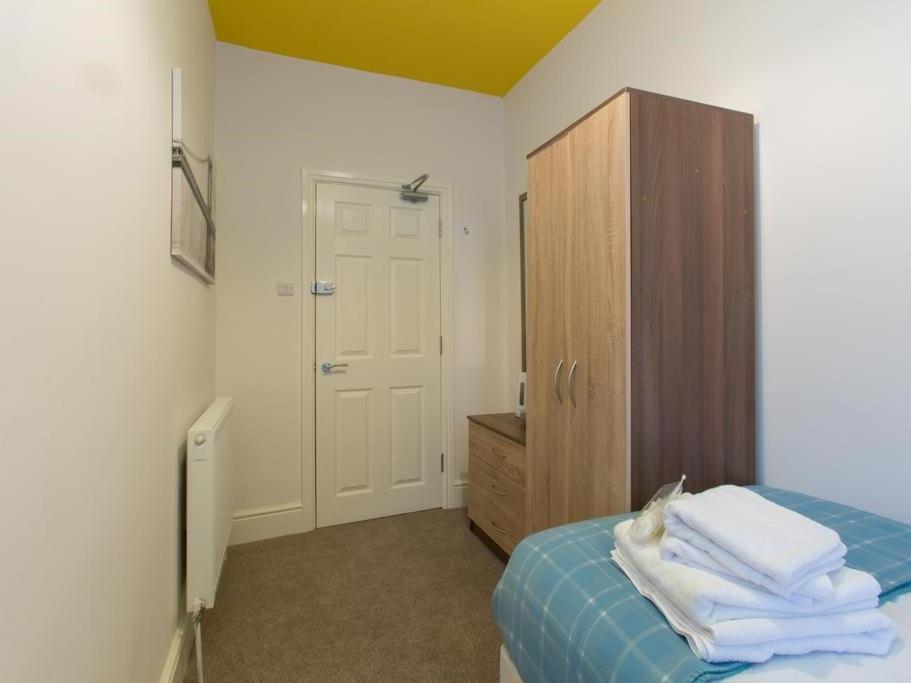 Single Room with Shared Bathroom photo 2