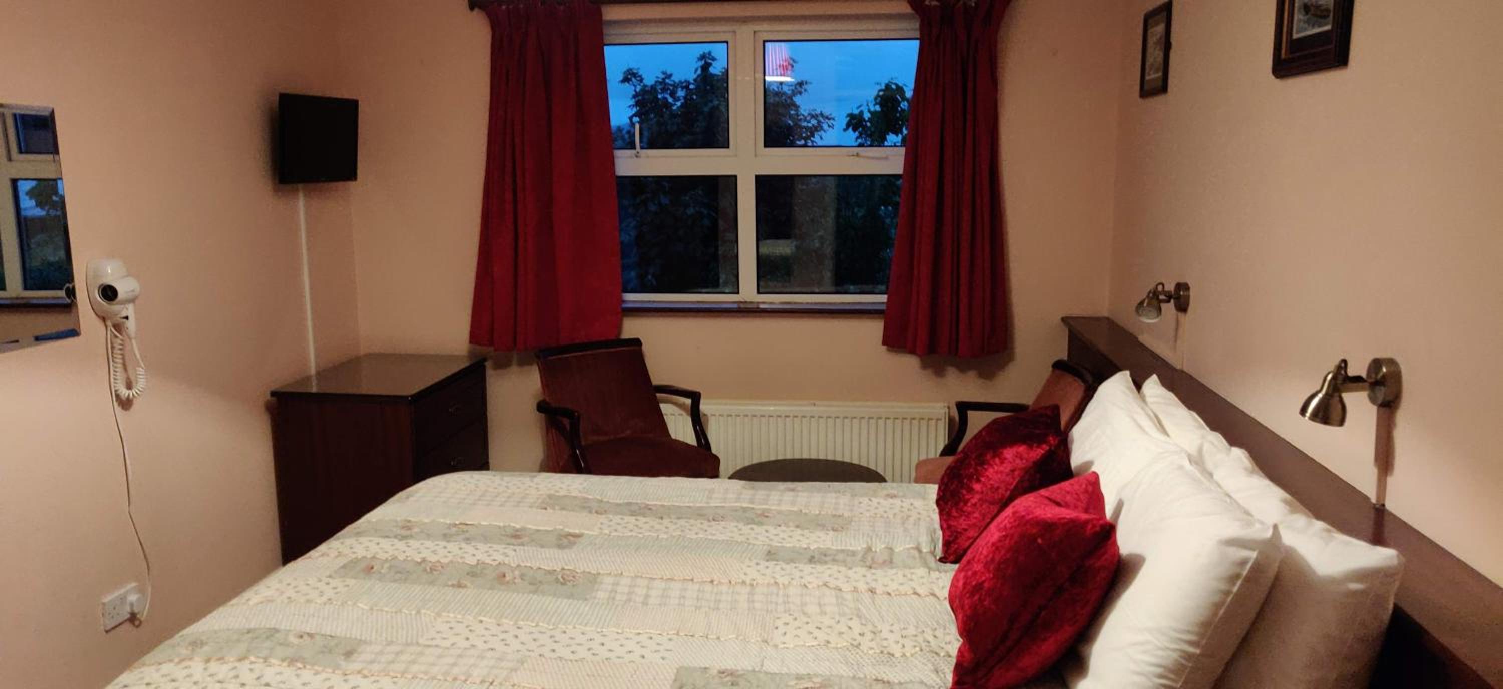 Double Room with Private Bathroom - Photo 5