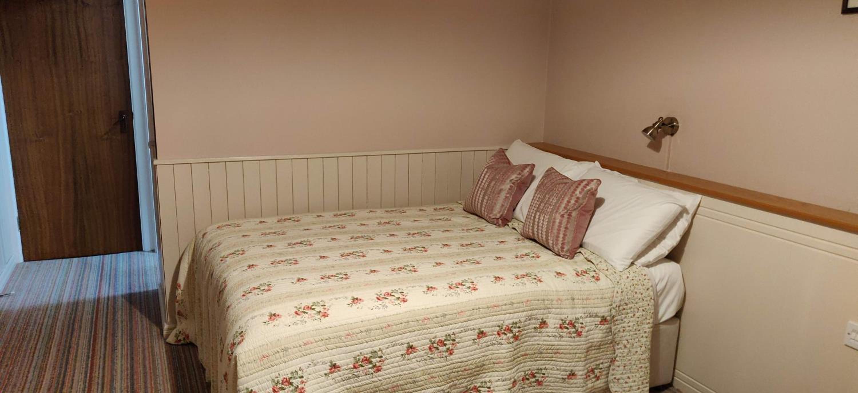 Quadruple Room with Private Bathroom photo 2