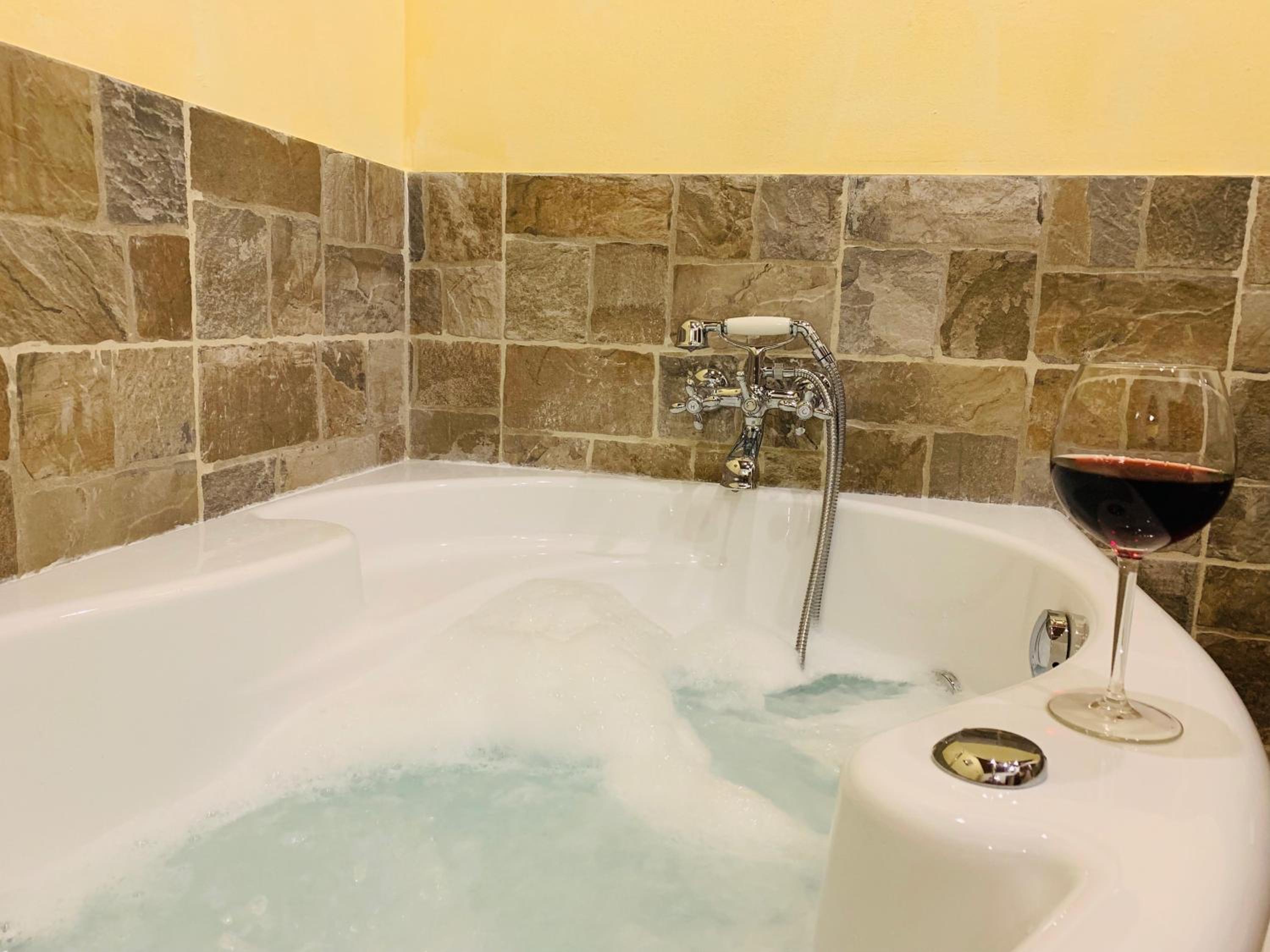 Superior Apartment with jacuzzi - Photo 18