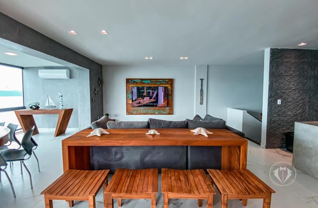 Five-Bedroom House photo 1
