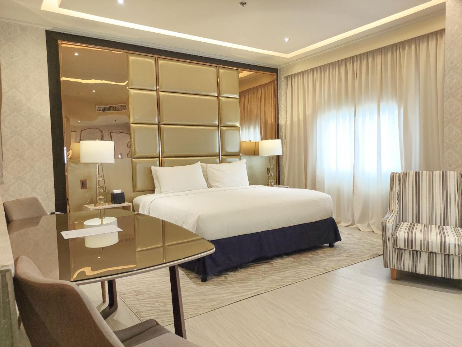 Executive Suite - Photo 6