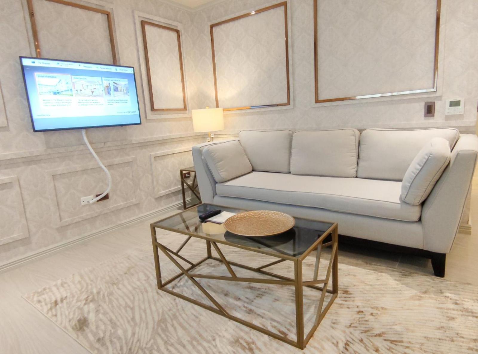 Executive Suite - Photo 2