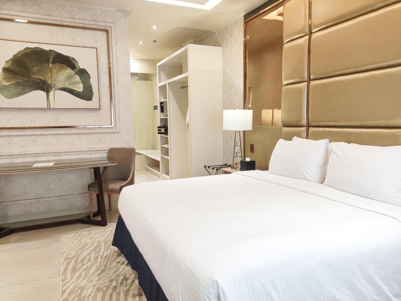 Executive Suite - Photo 3