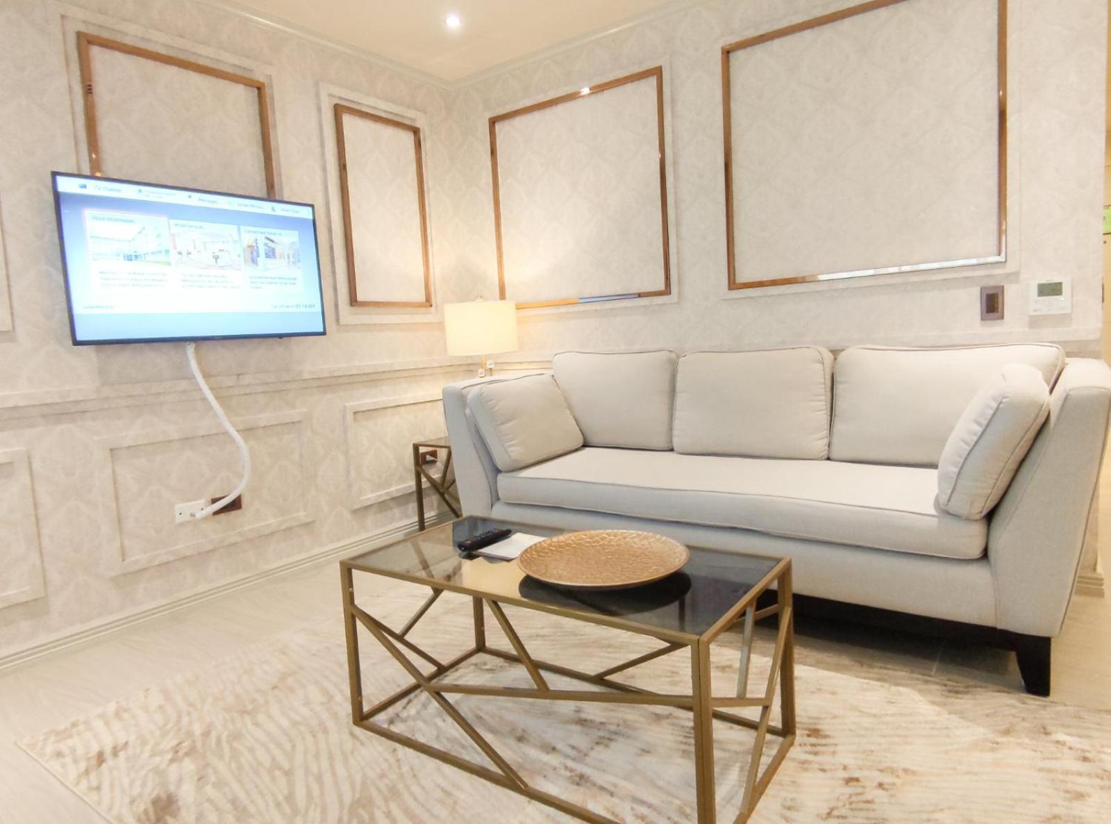 Executive Suite - Photo 1