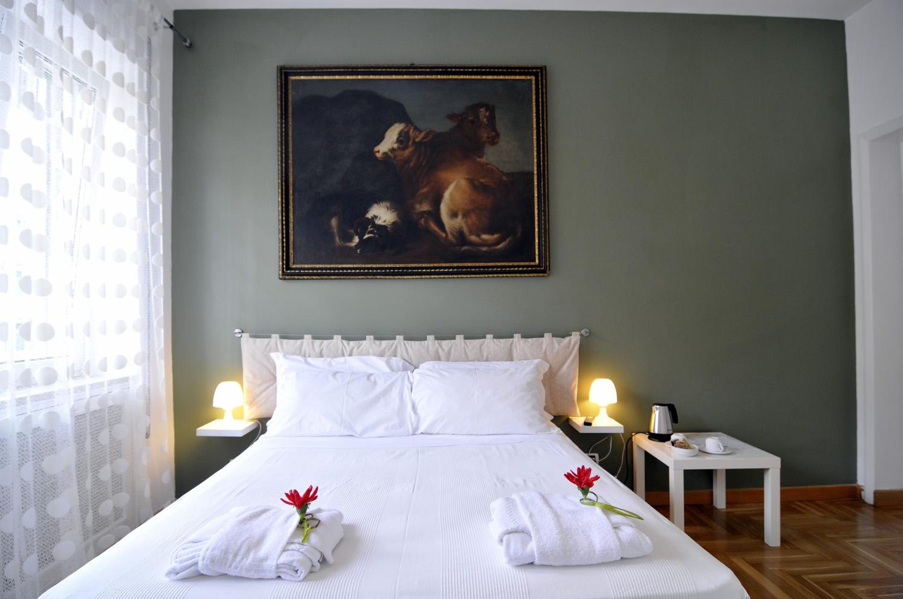 Double Room with Private External Bathroom and Balcony photo 3