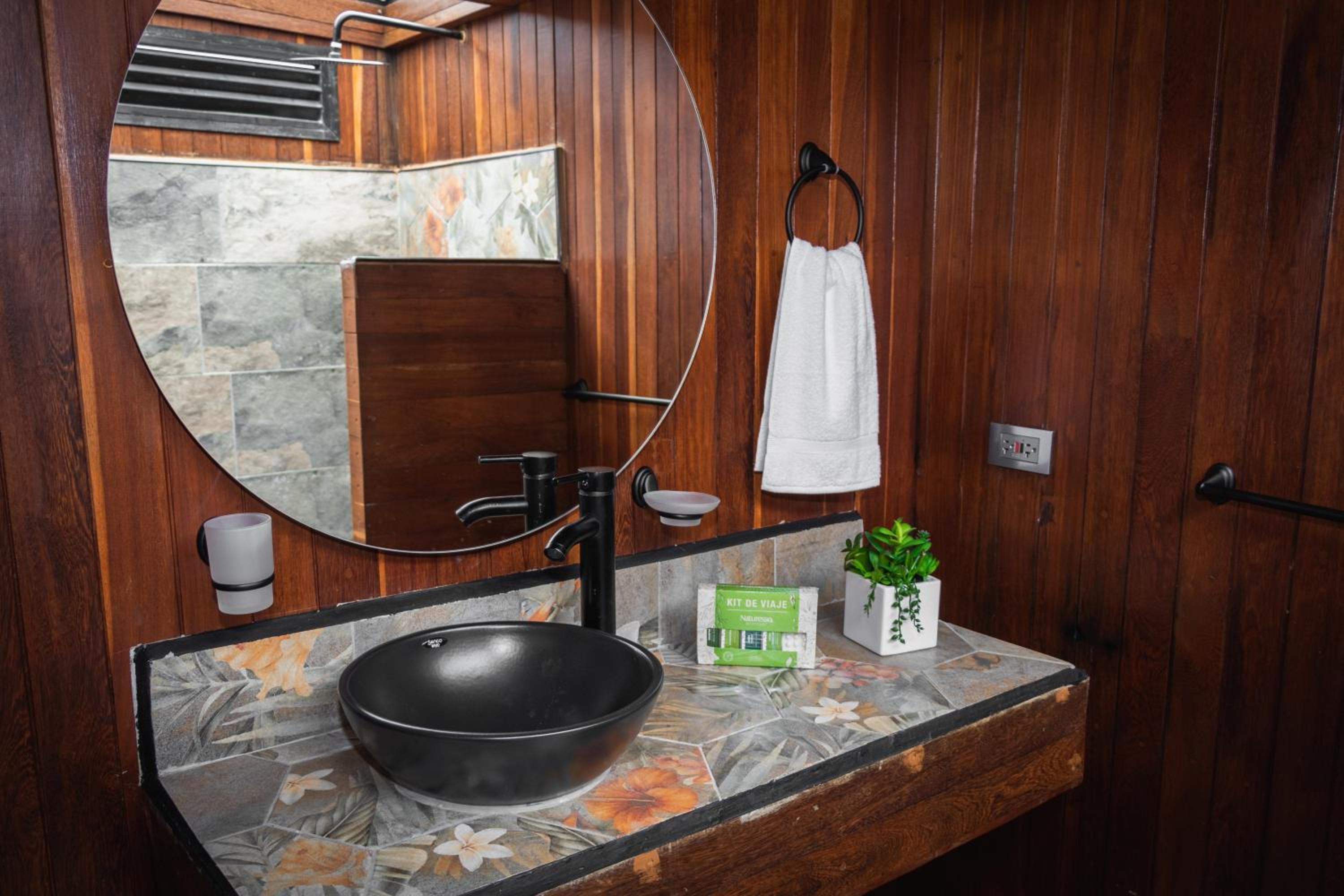 Suite with Hot Tub photo 3