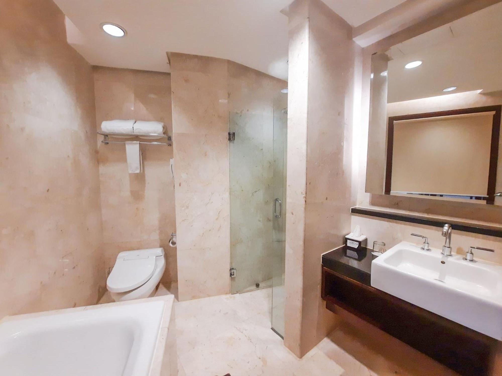 Executive Suite - Photo 3
