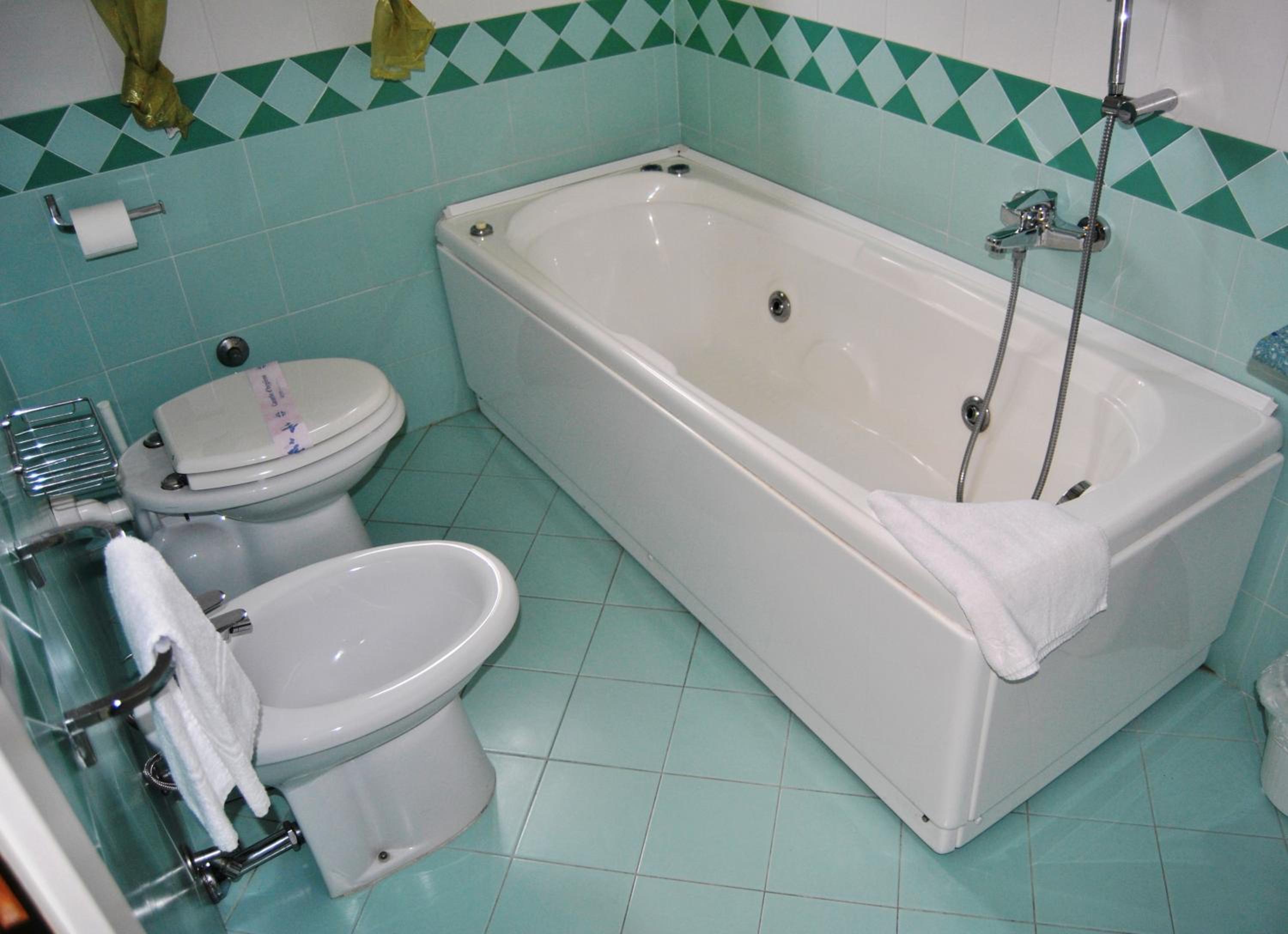 Deluxe Double or Twin Room with Spa Bath photo 3