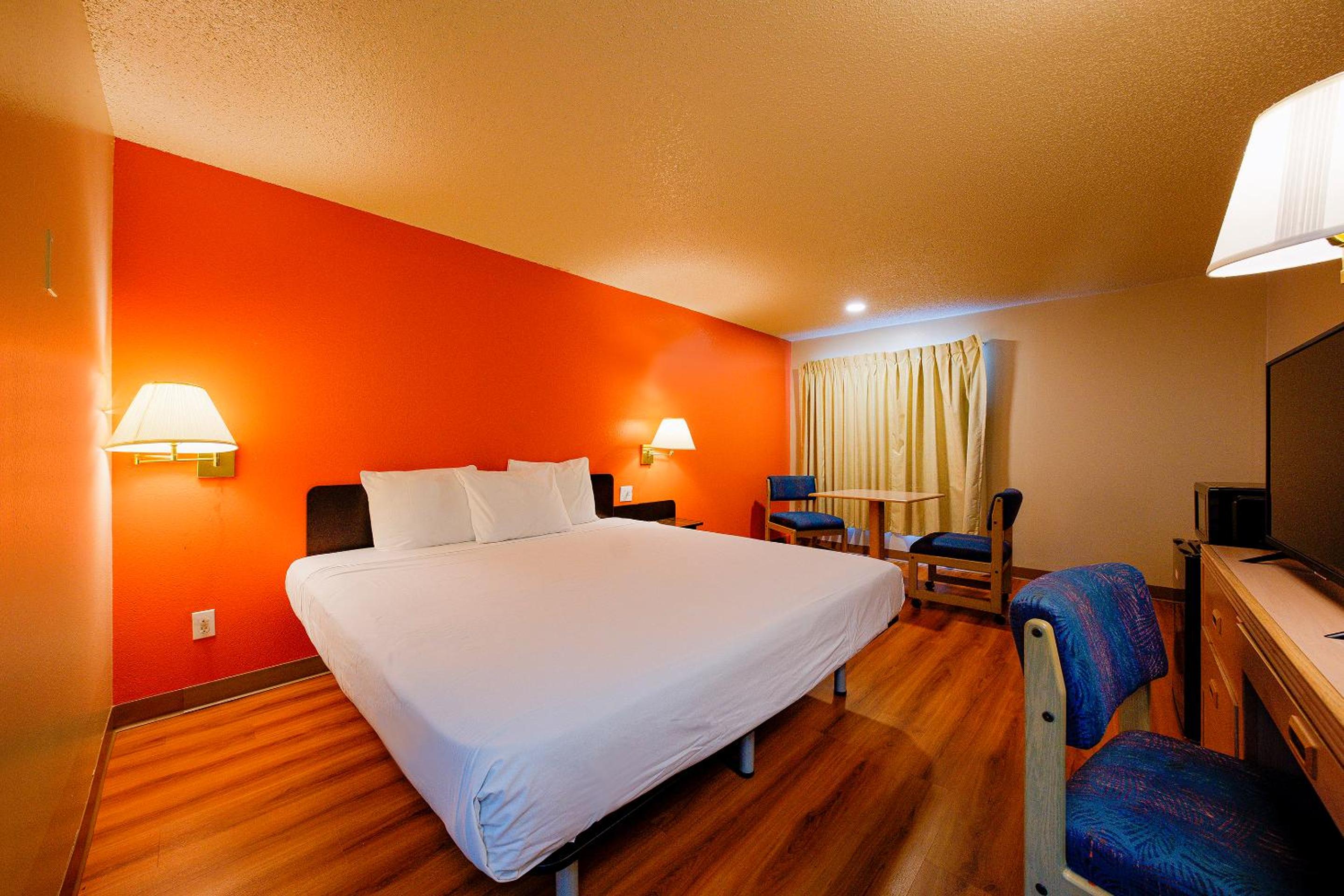 Queen Room - Photo 11