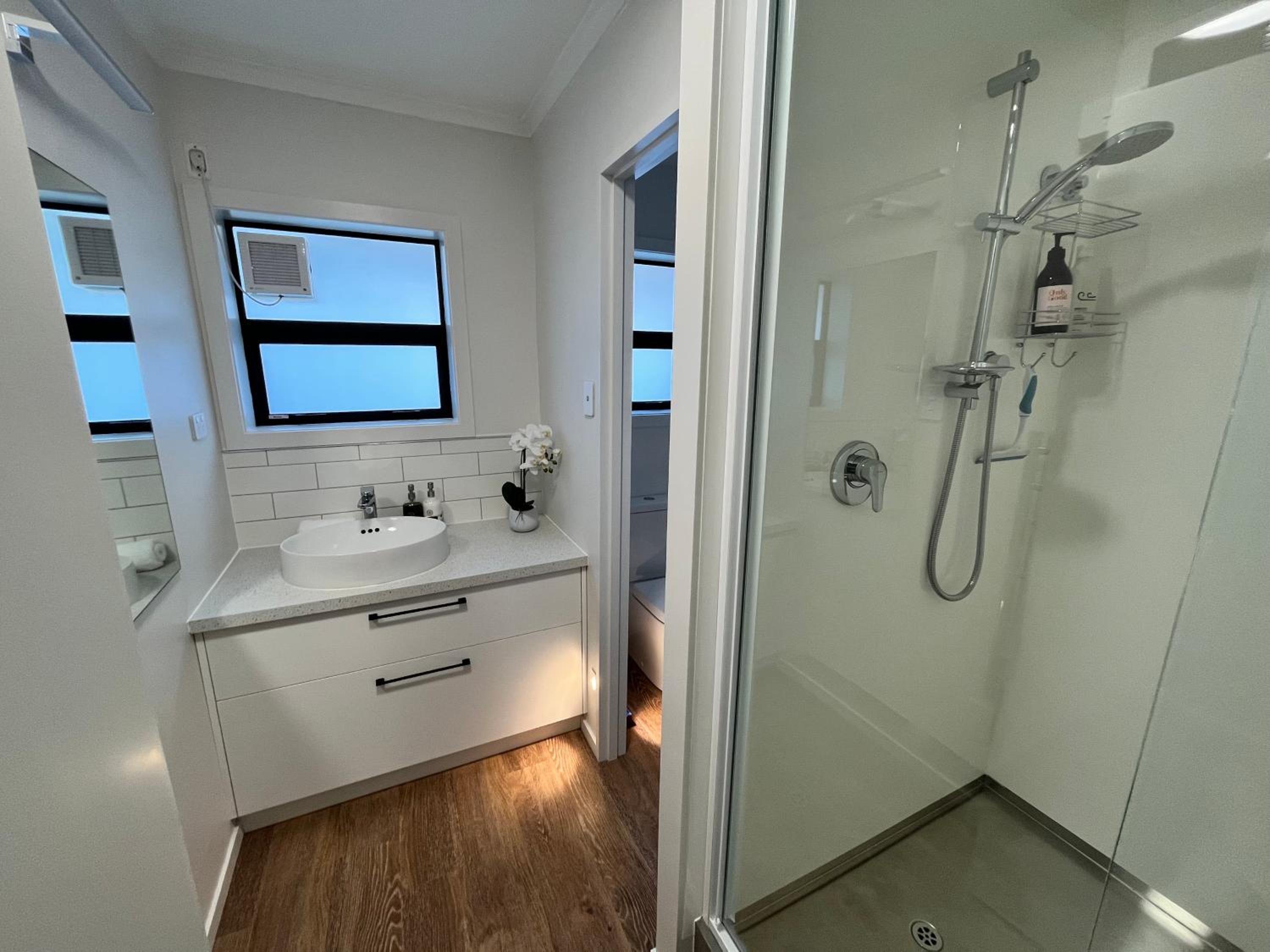 Two-Bedroom House - Photo 10