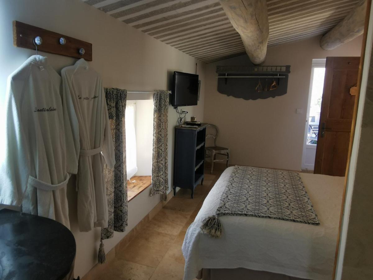 Double Room with Garden View - Photo 10