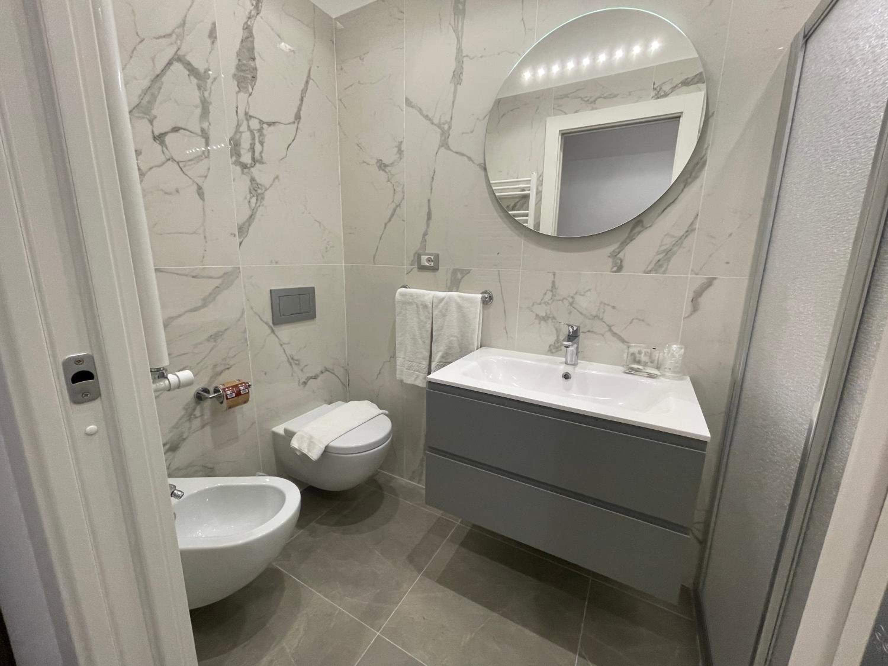 Double or Twin Room photo 3