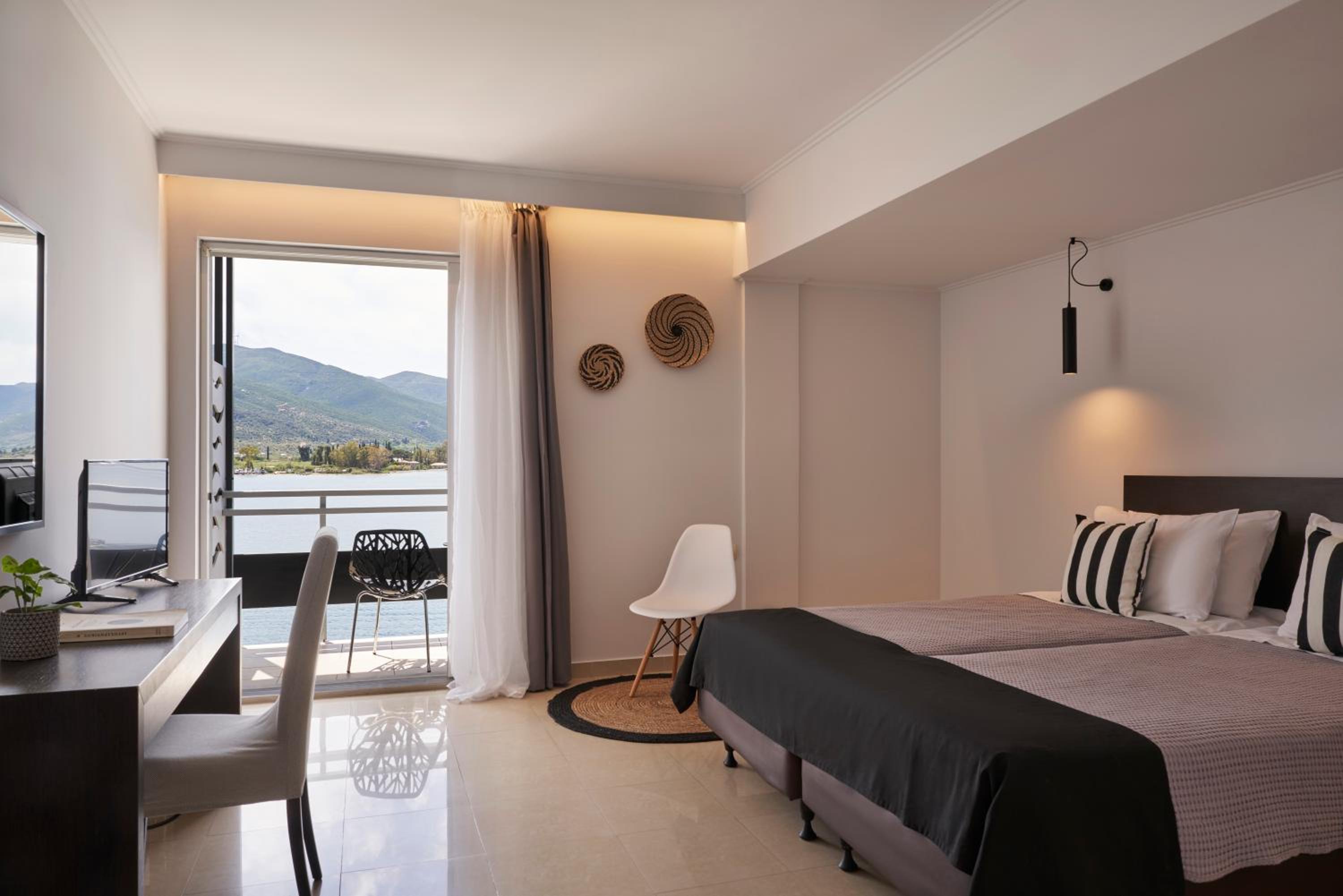 Double Room with Sea View - Photo 8
