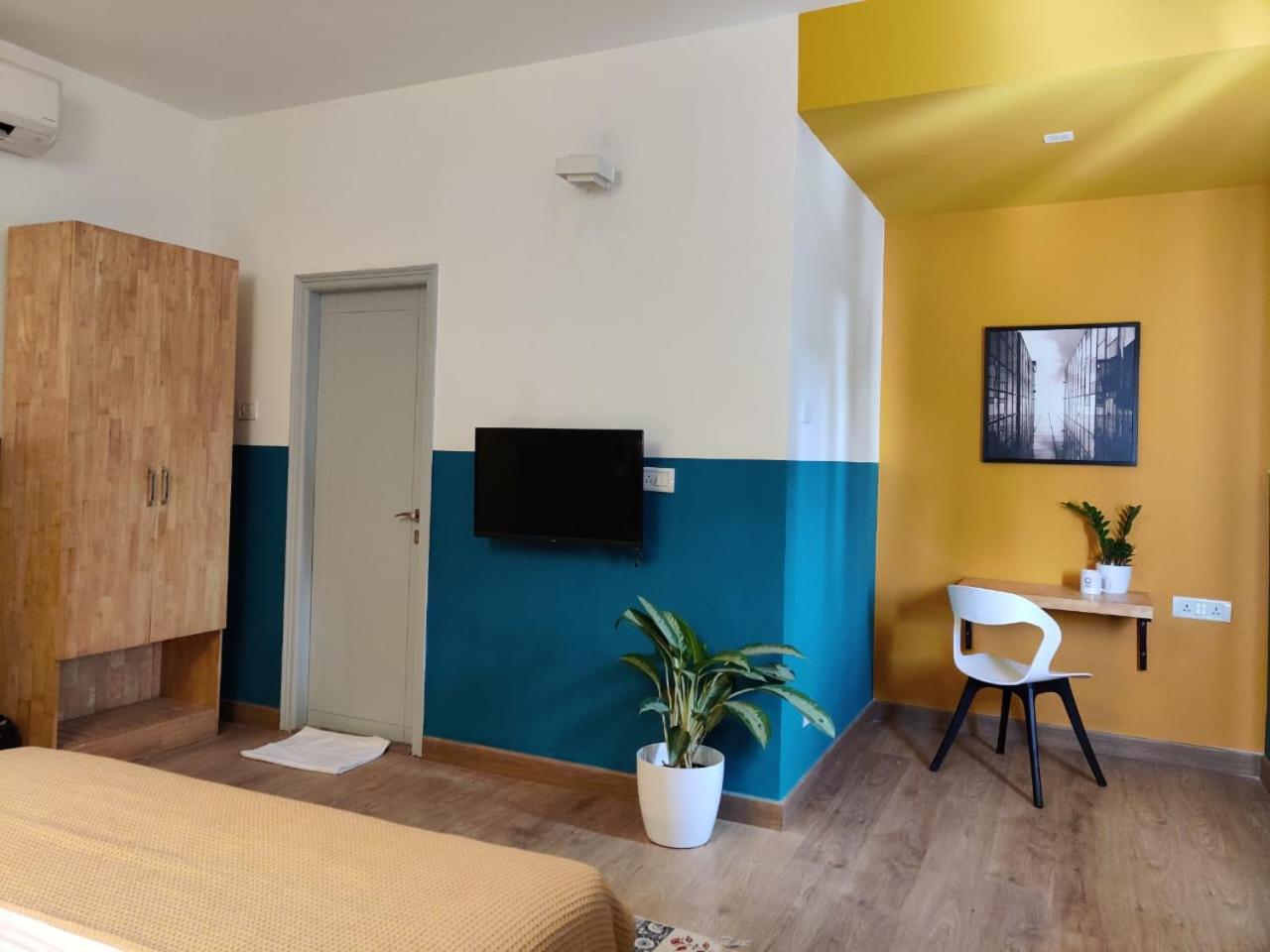 Standard Double Room - Photo 8