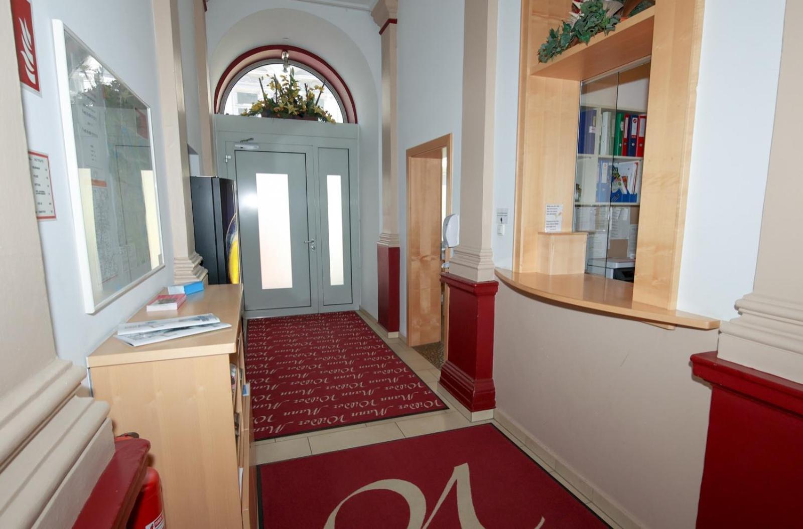Double Room with Private Bathroom - Photo 22