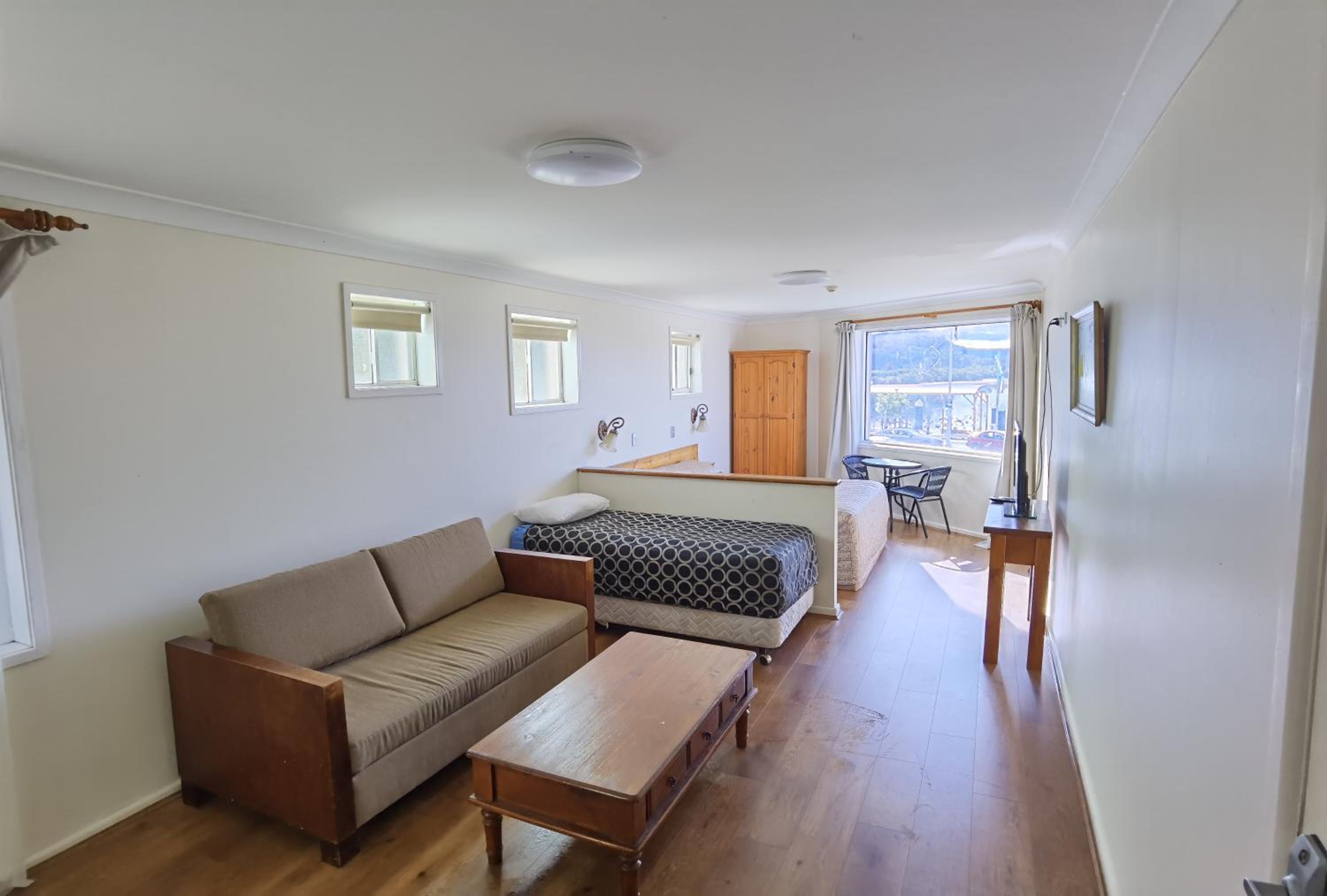 Premium Family Room photo 1