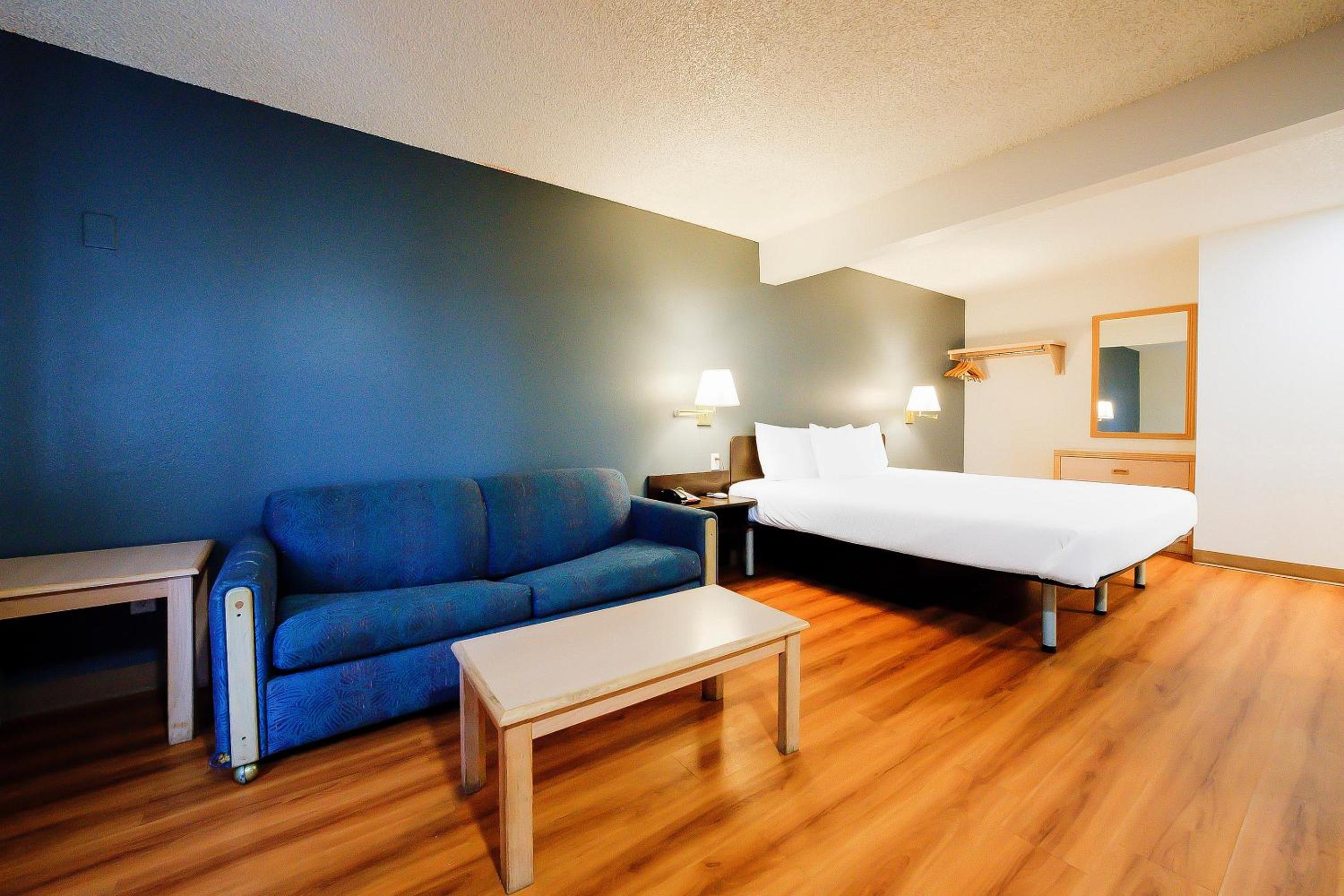 Premium King Bed With Kitchenette Accessible	