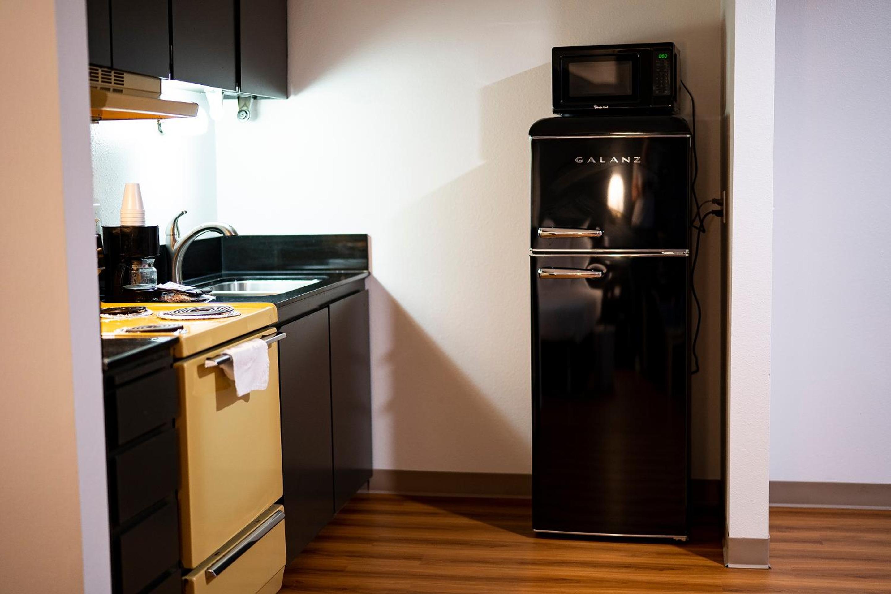 Premium King Bed with Kitchenette - Photo 15