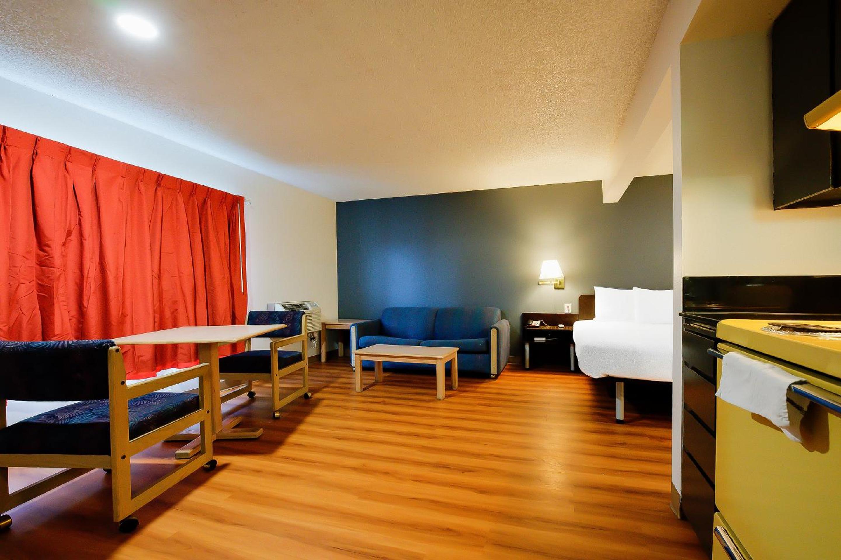 Premium King Bed with Kitchenette - Photo 12