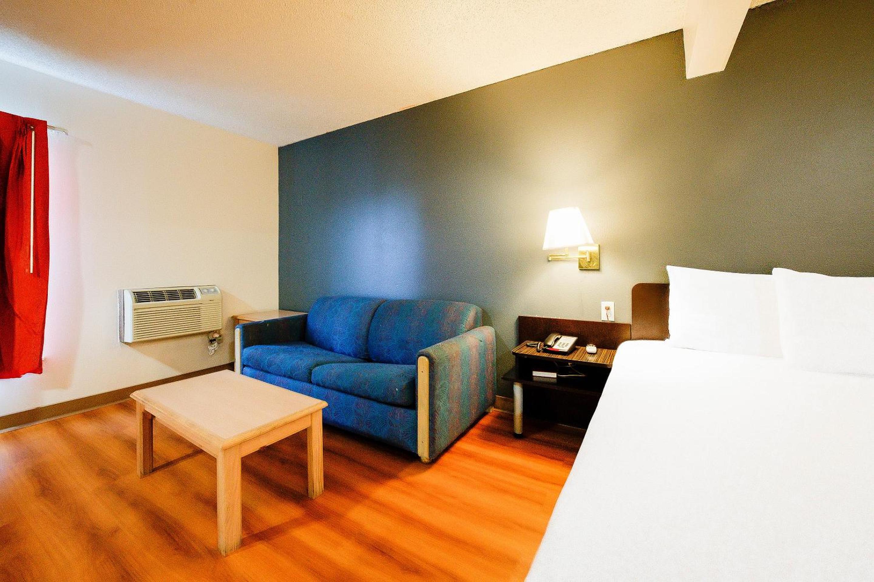 Premium King Bed with Kitchenette - Photo 4