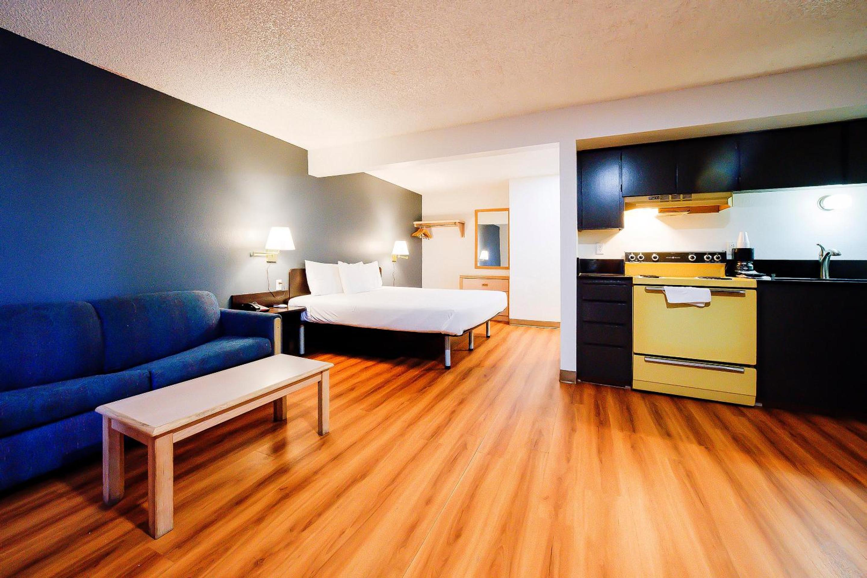 Premium King Bed with Kitchenette - Photo 3
