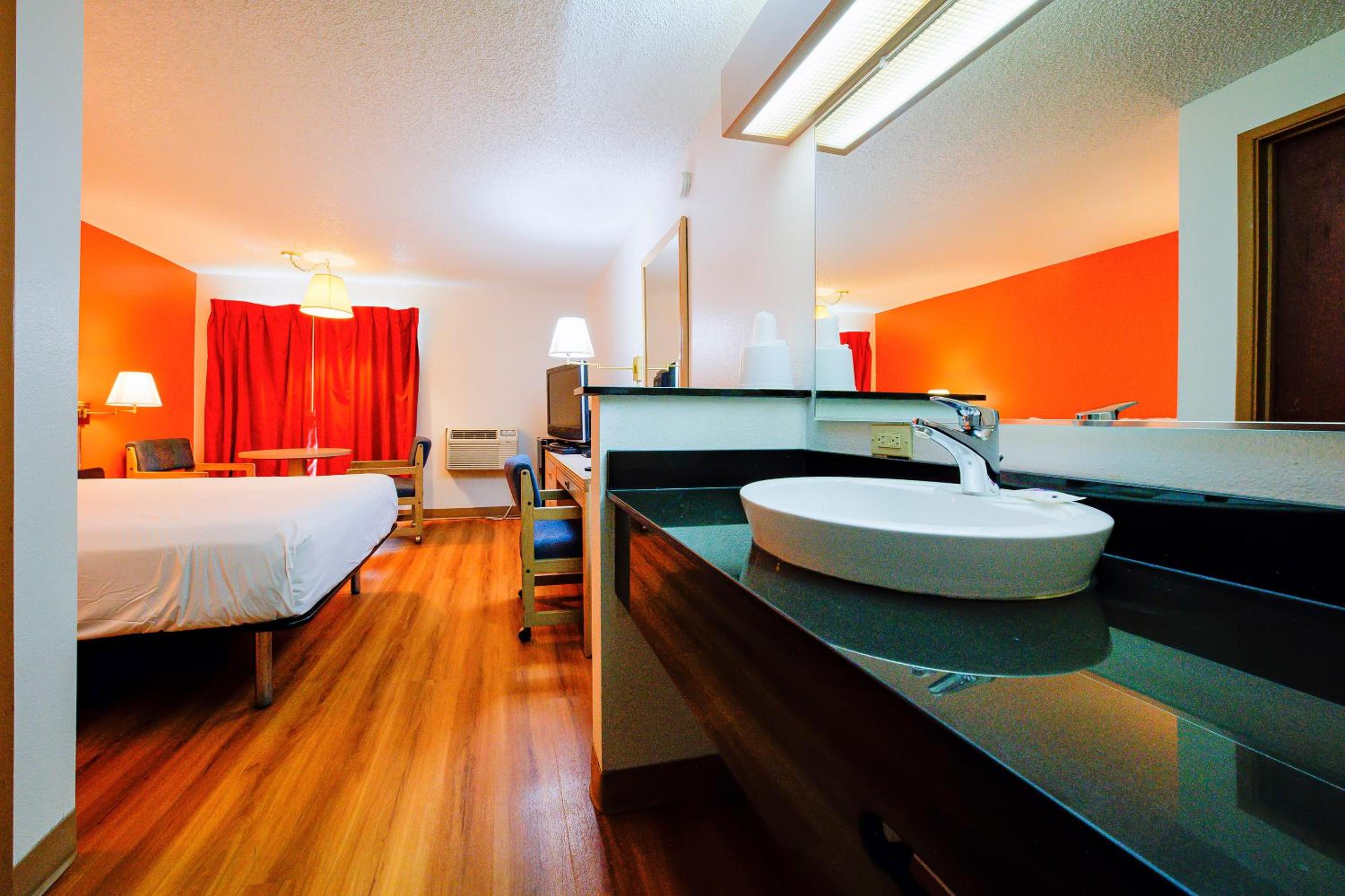 Queen Room - Photo 29