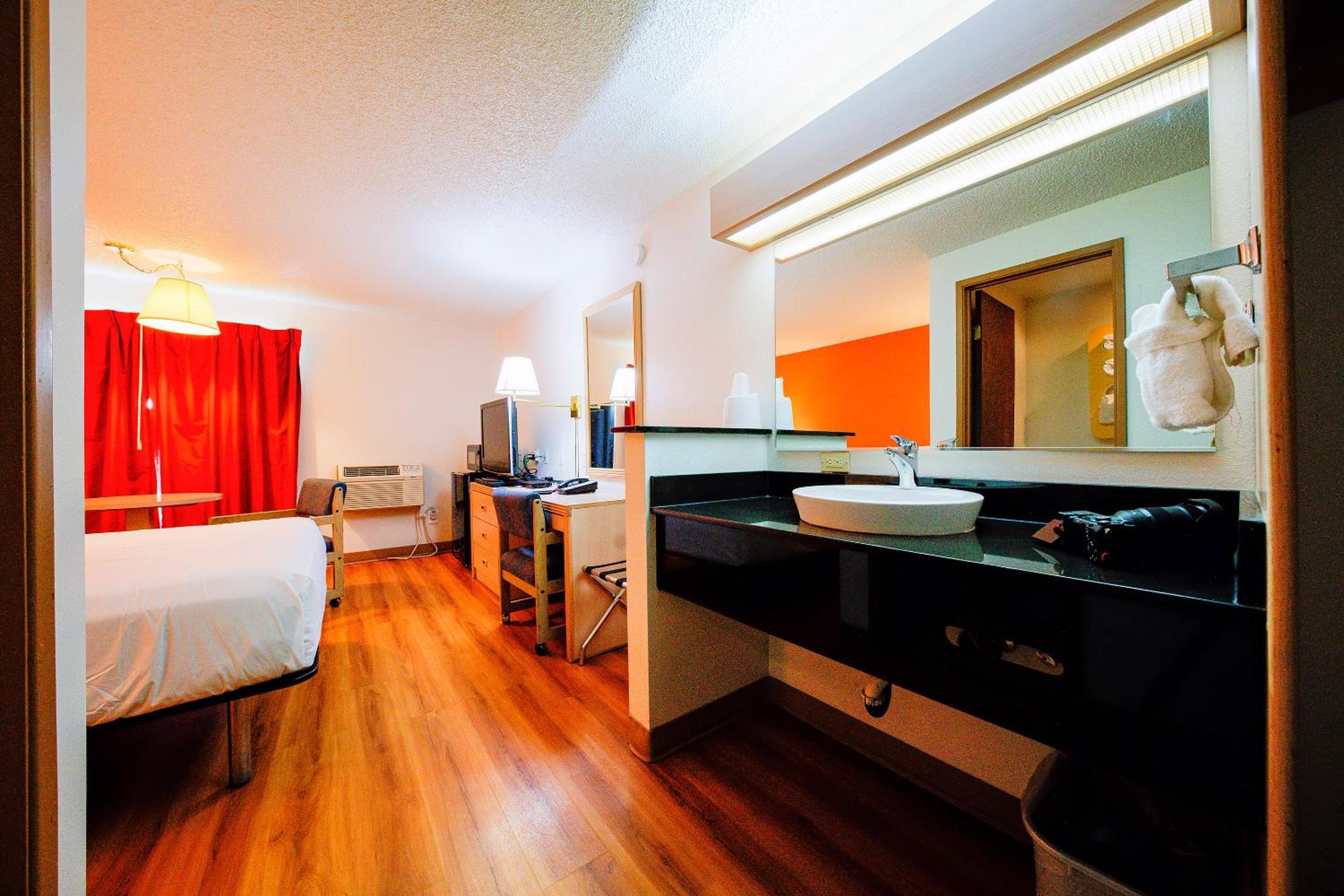 Queen Room - Photo 2