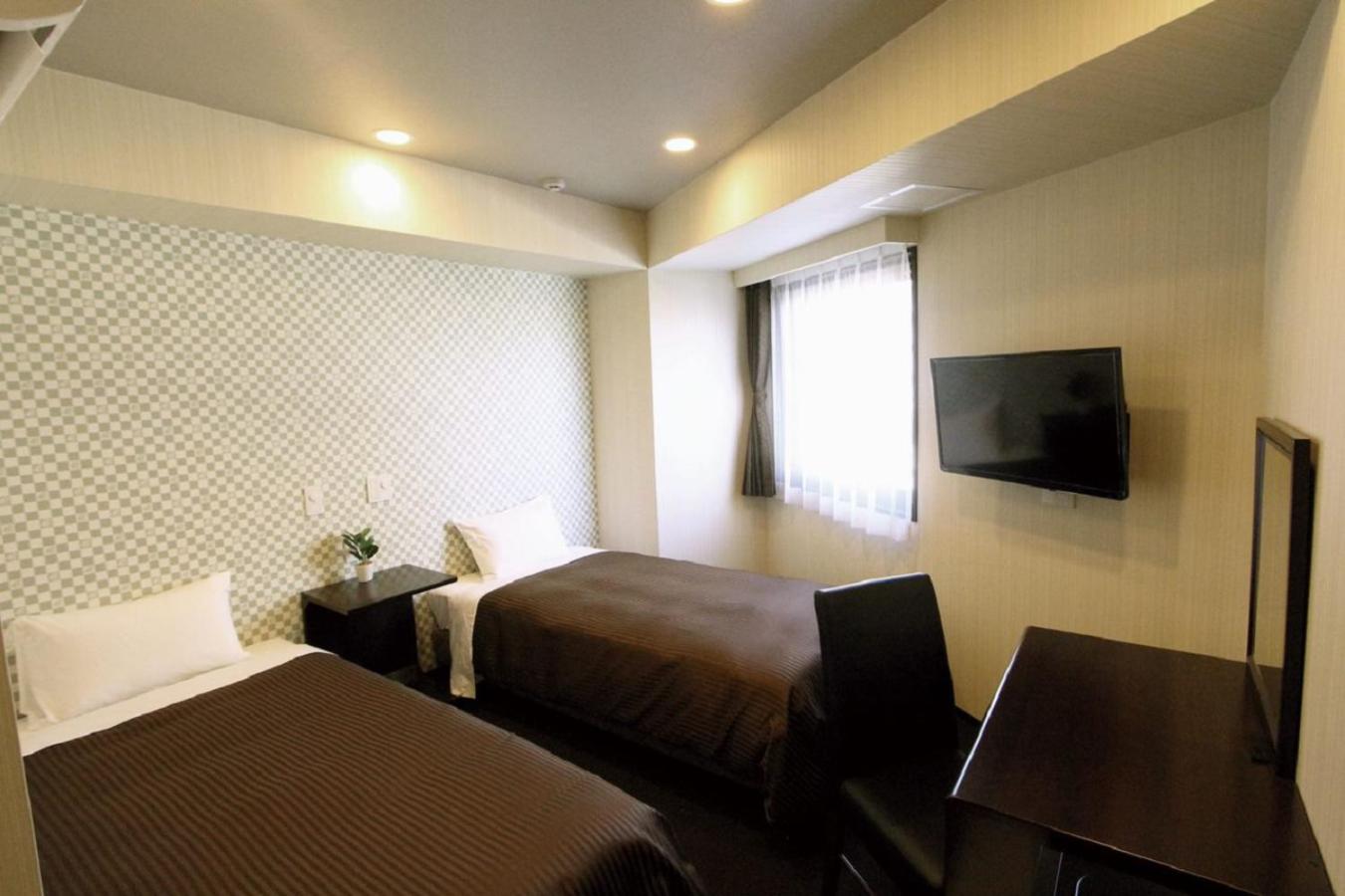 Twin Room - Non-Smoking photo 2