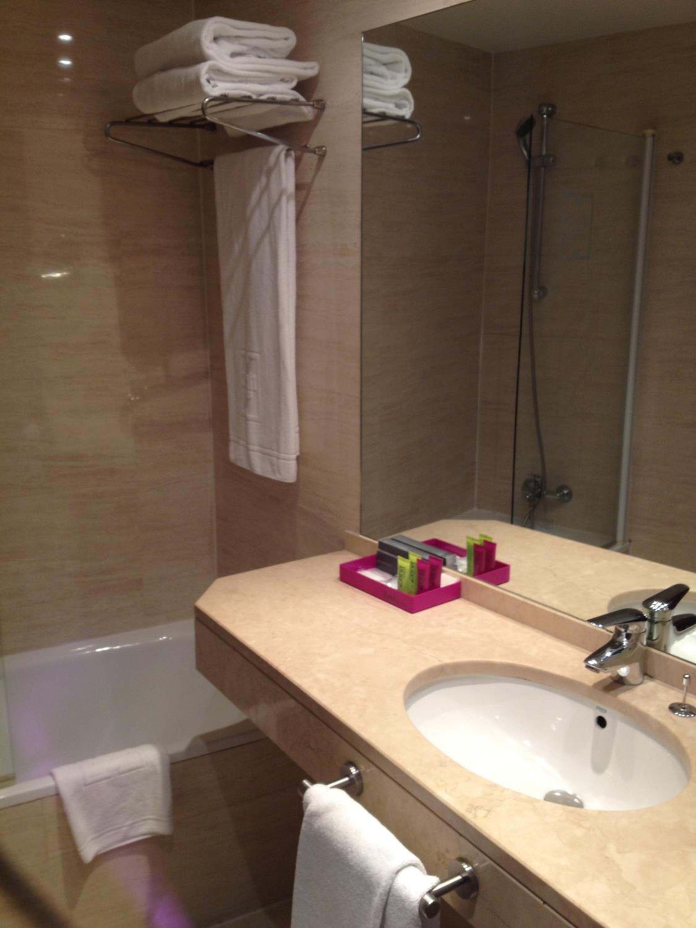 Twin Room - Photo 5