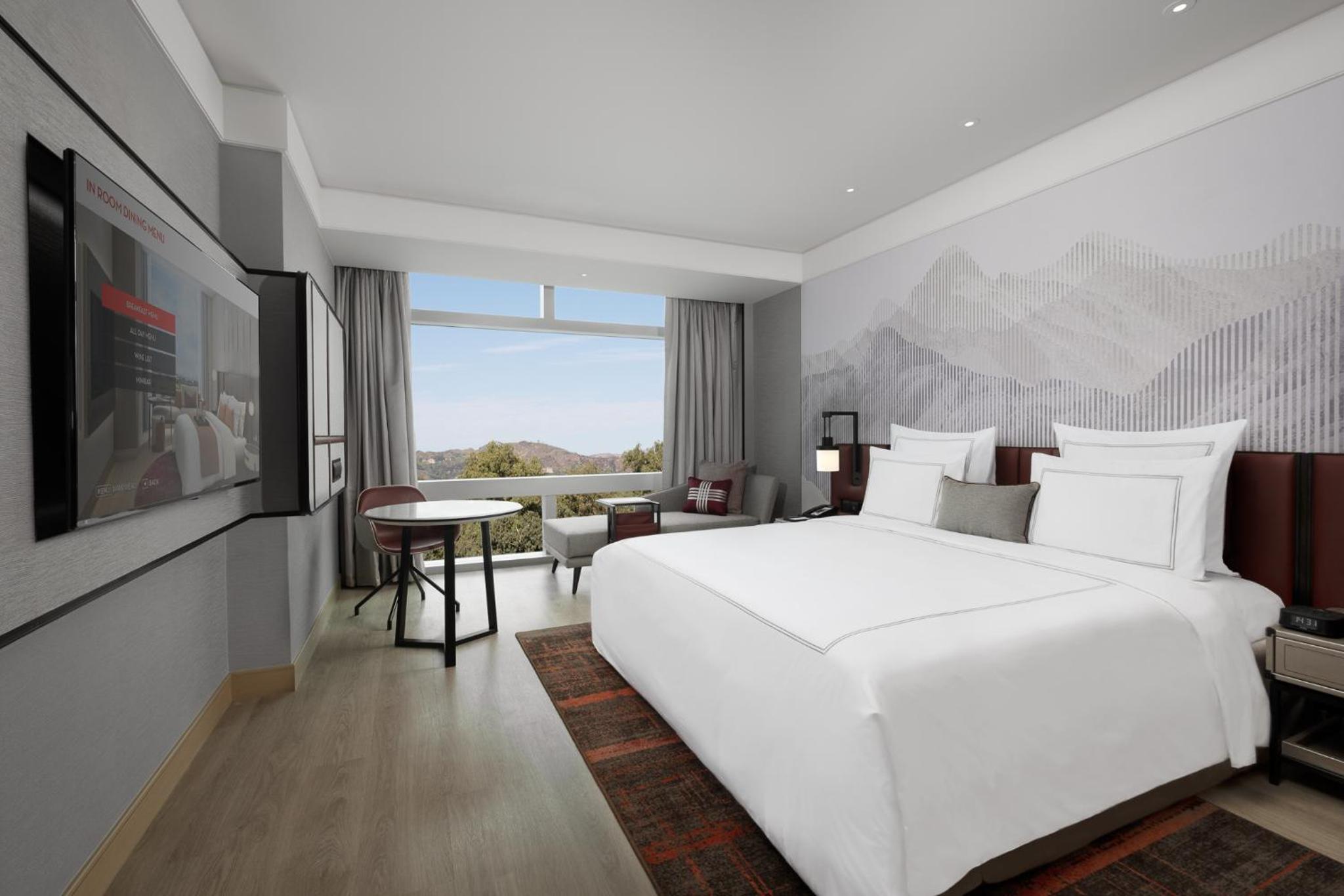 Premium King Room - Photo 2
