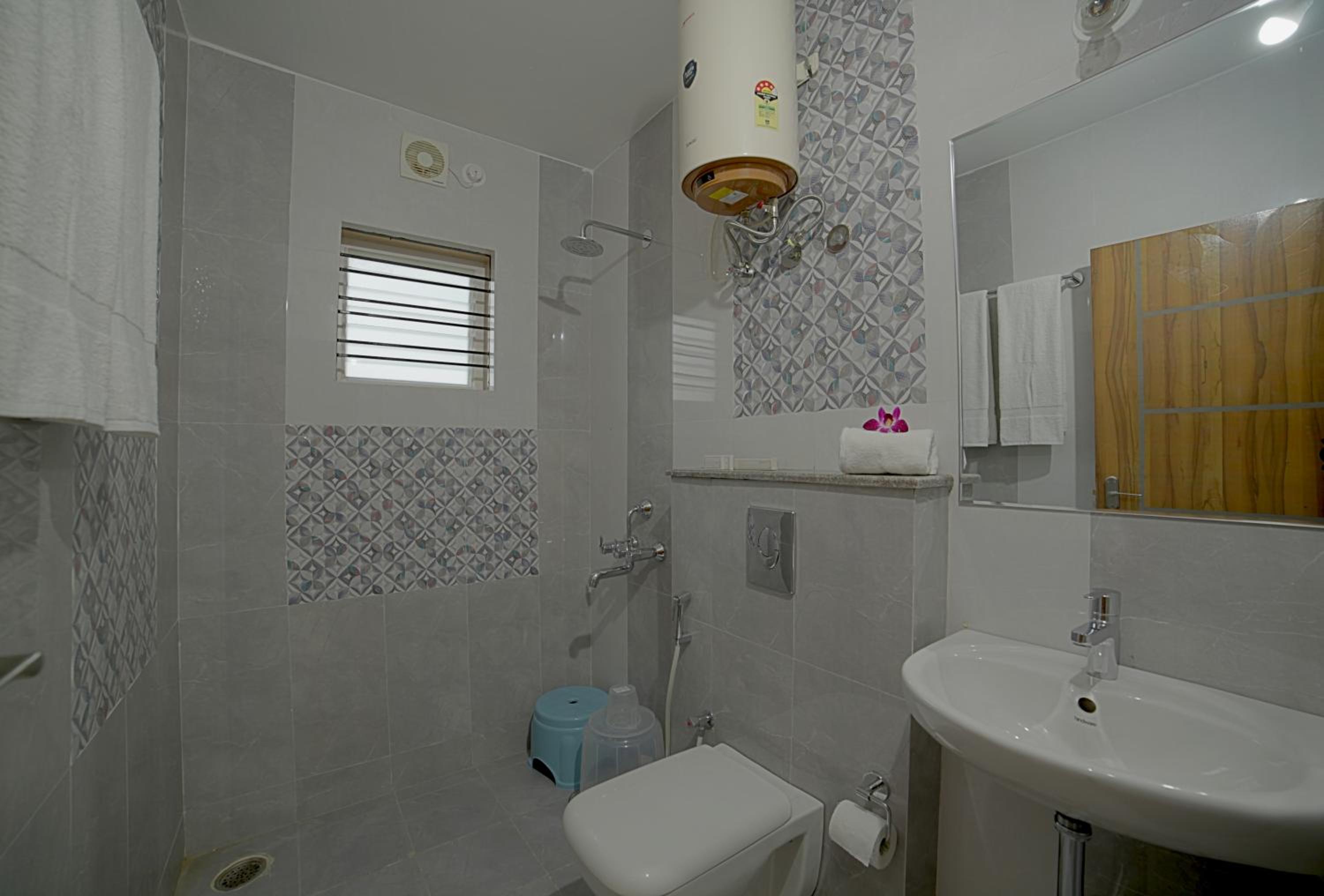 Standard Double Room - Photo 7
