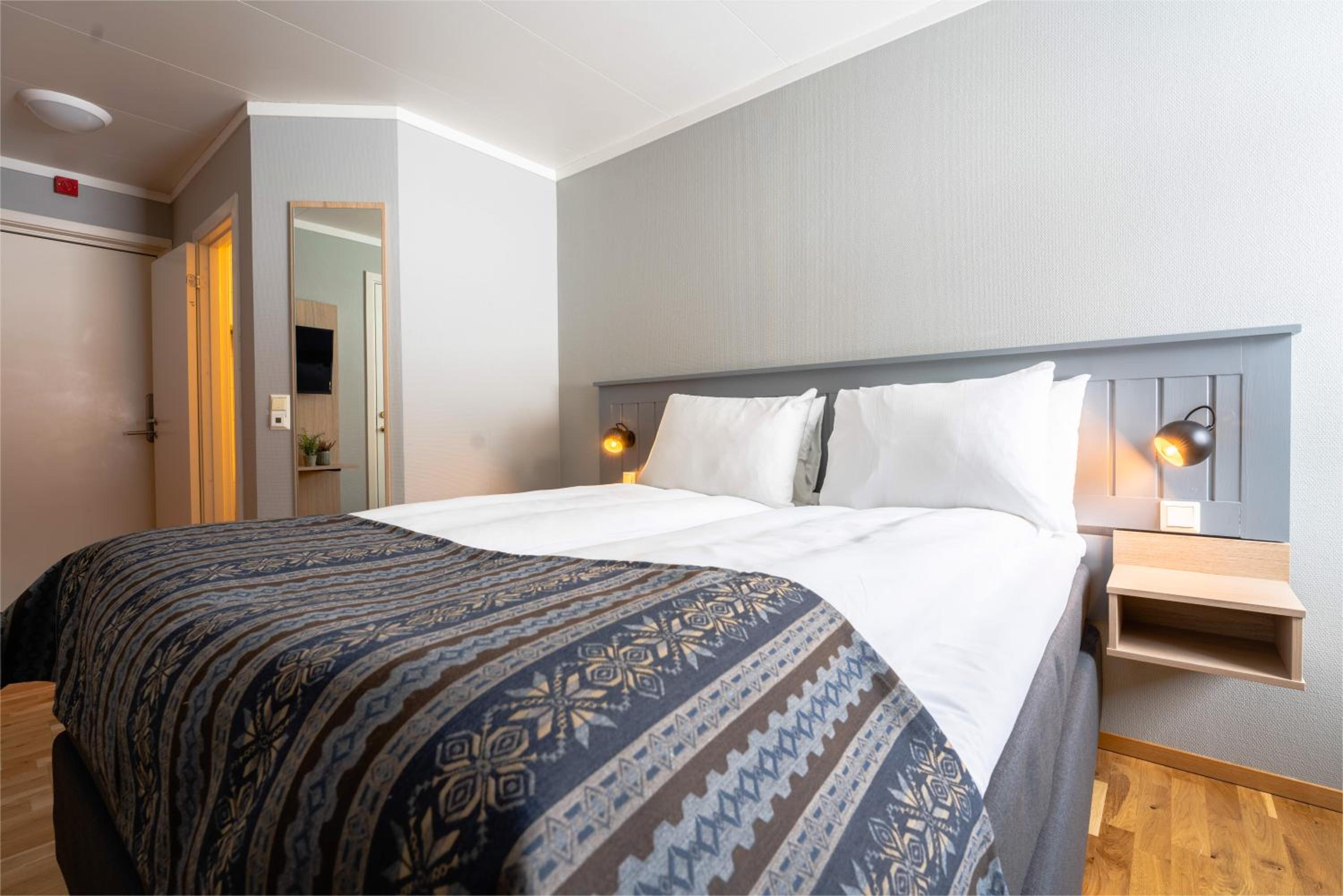 Double or Twin Room - Photo 5