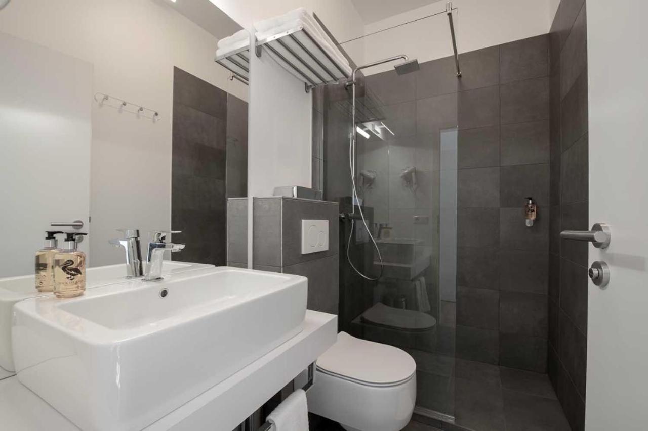 Double or Twin Room - Photo 6
