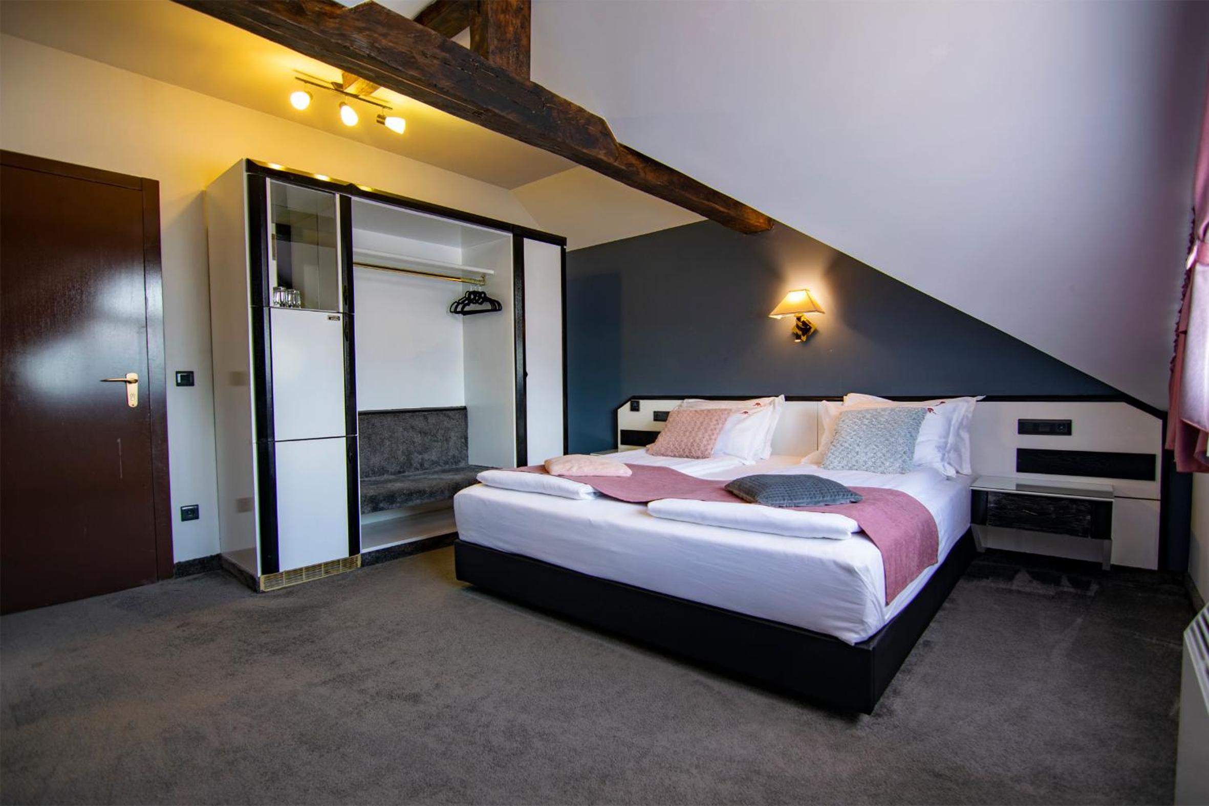 King Suite with Balcony photo 3