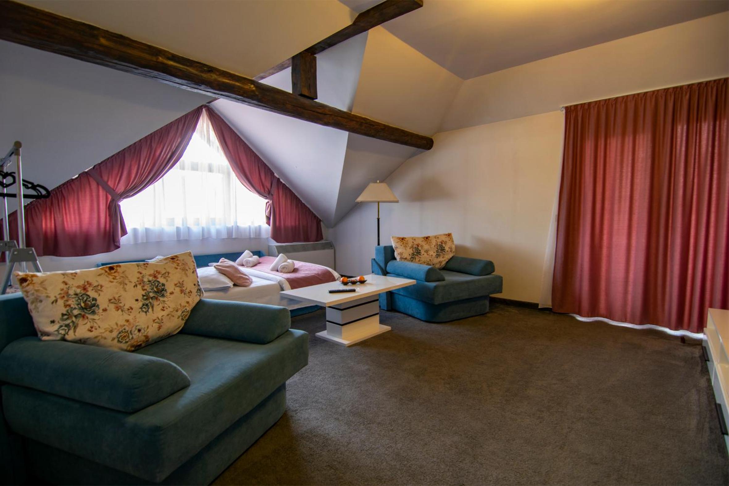 King Suite with Balcony photo 2