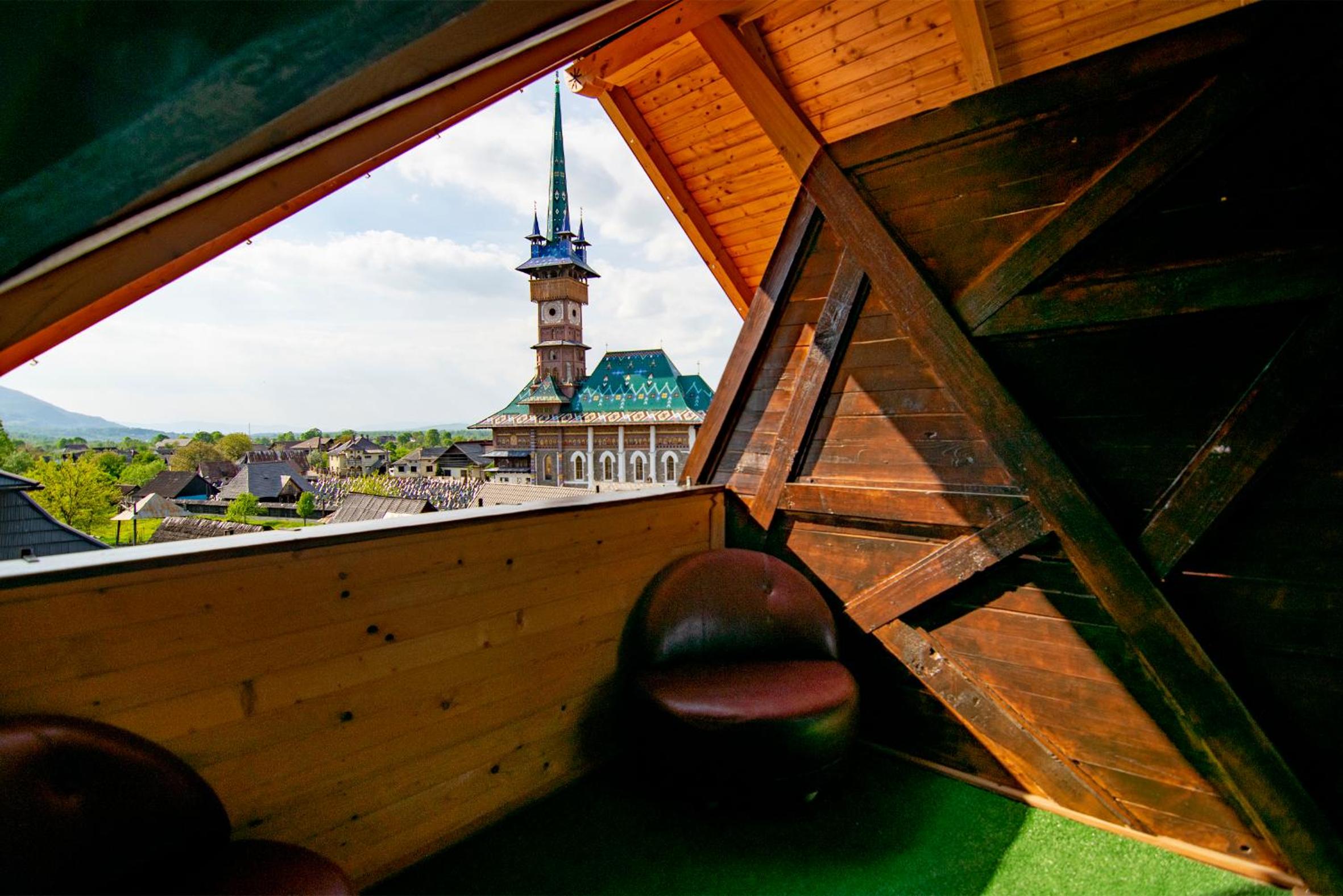 King Suite with Balcony photo 3