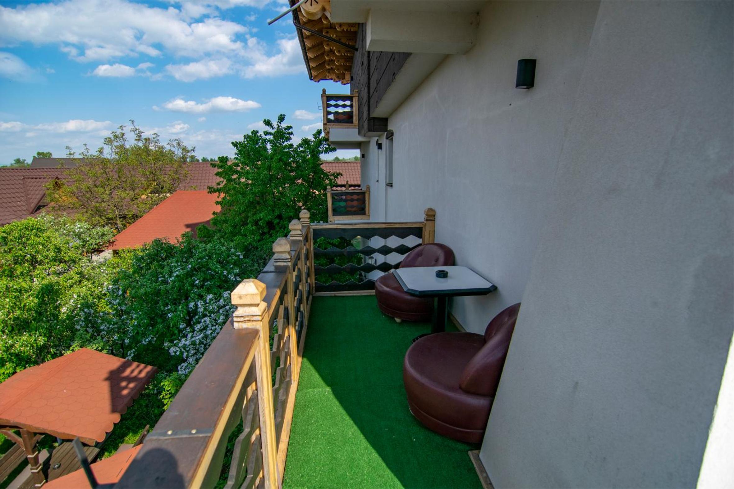 Queen Room with Balcony photo 3