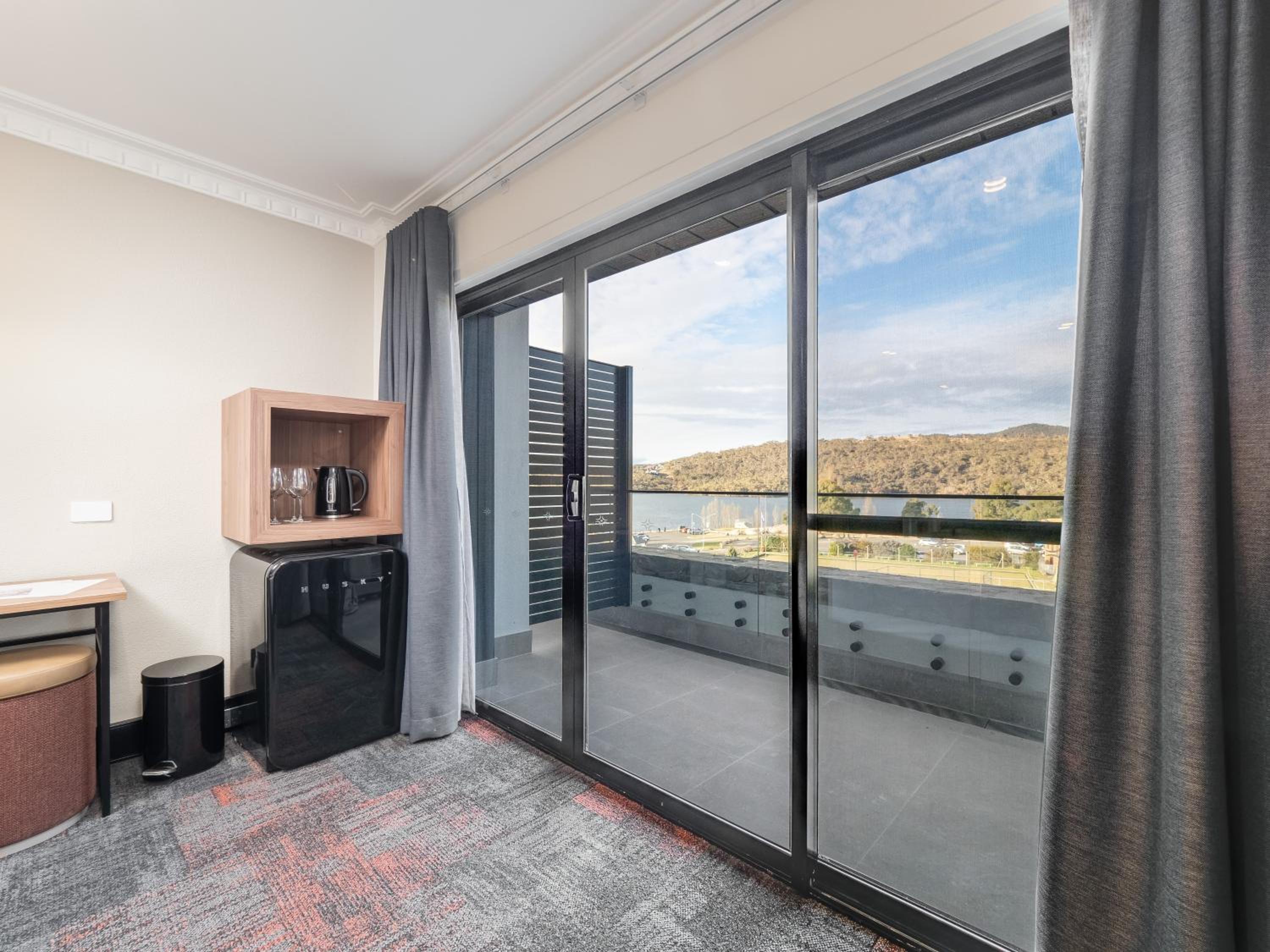 Superior Lakeview Quad Room photo 3