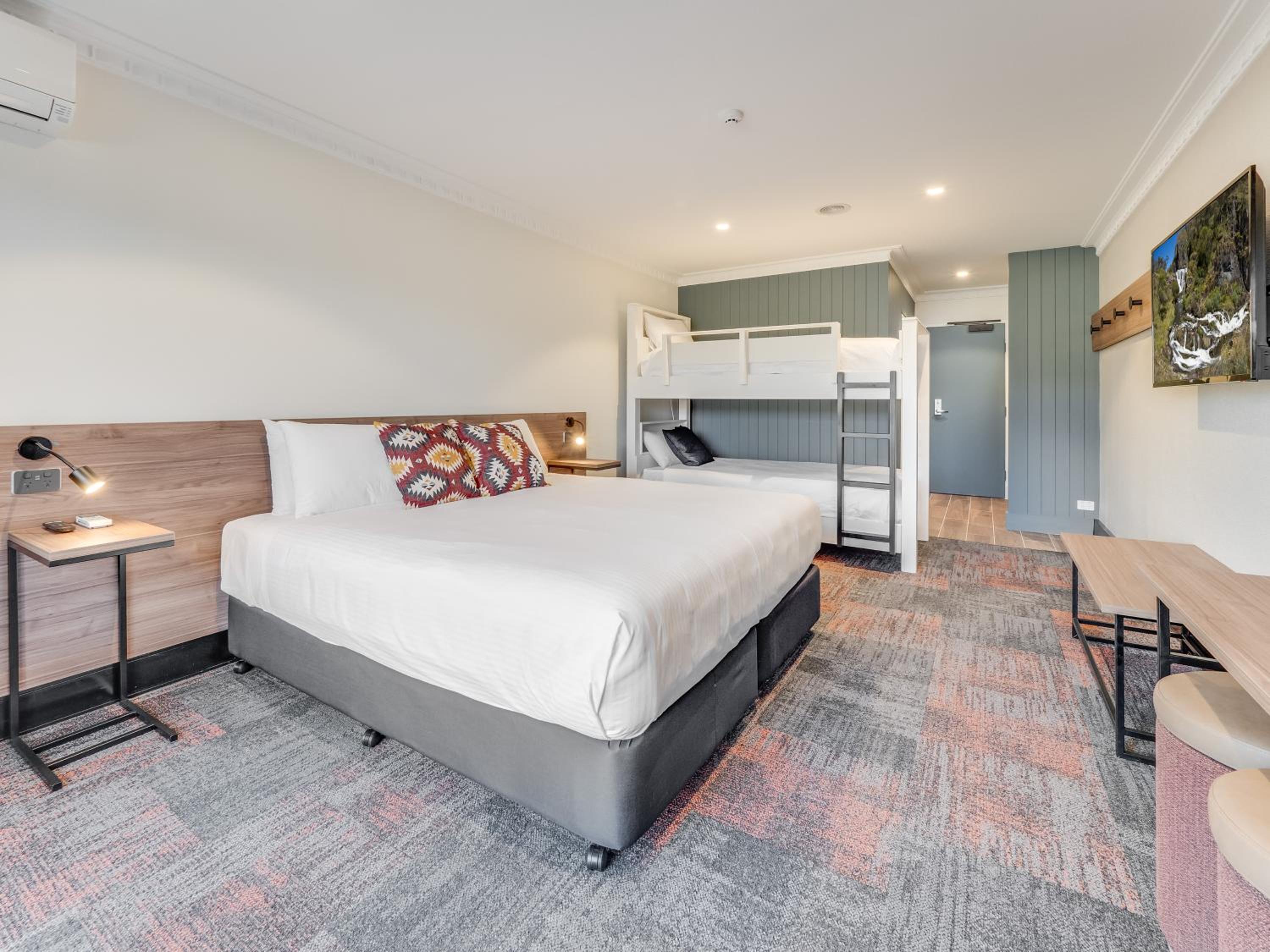 Superior Lakeview Quad Room photo 2