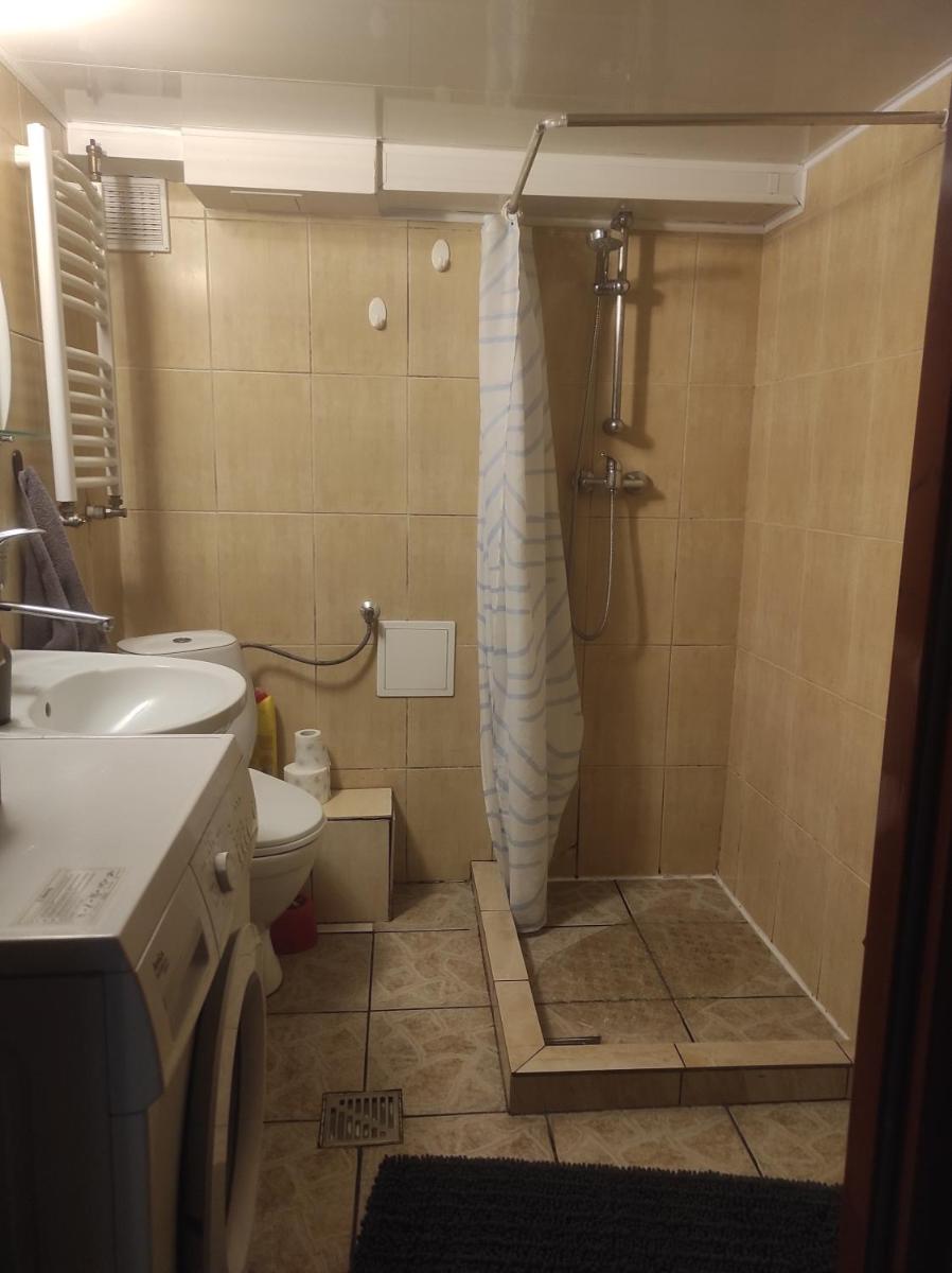 Quadruple Room with Private Bathroom - Photo 4