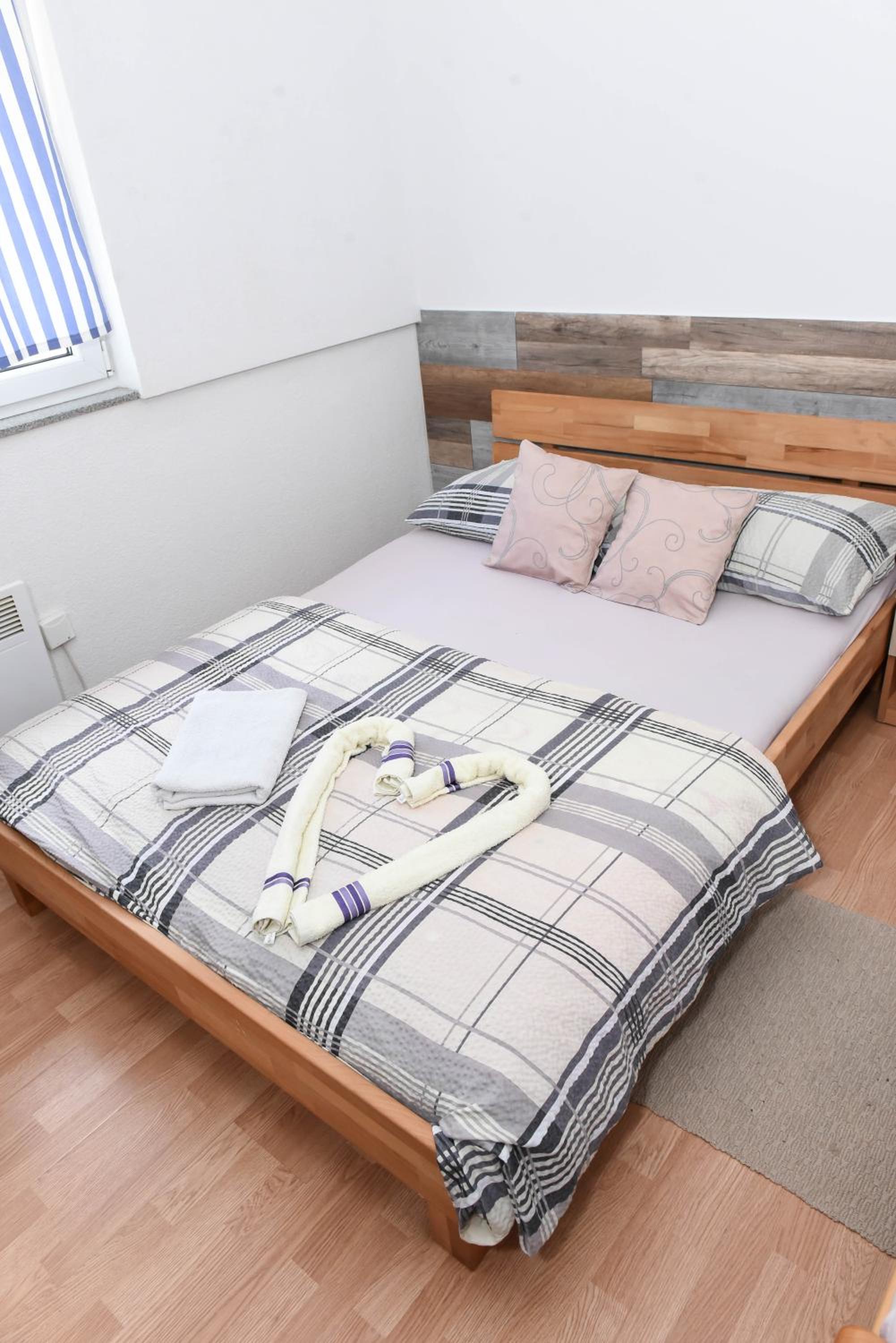 Deluxe Double Room with Shower photo 3