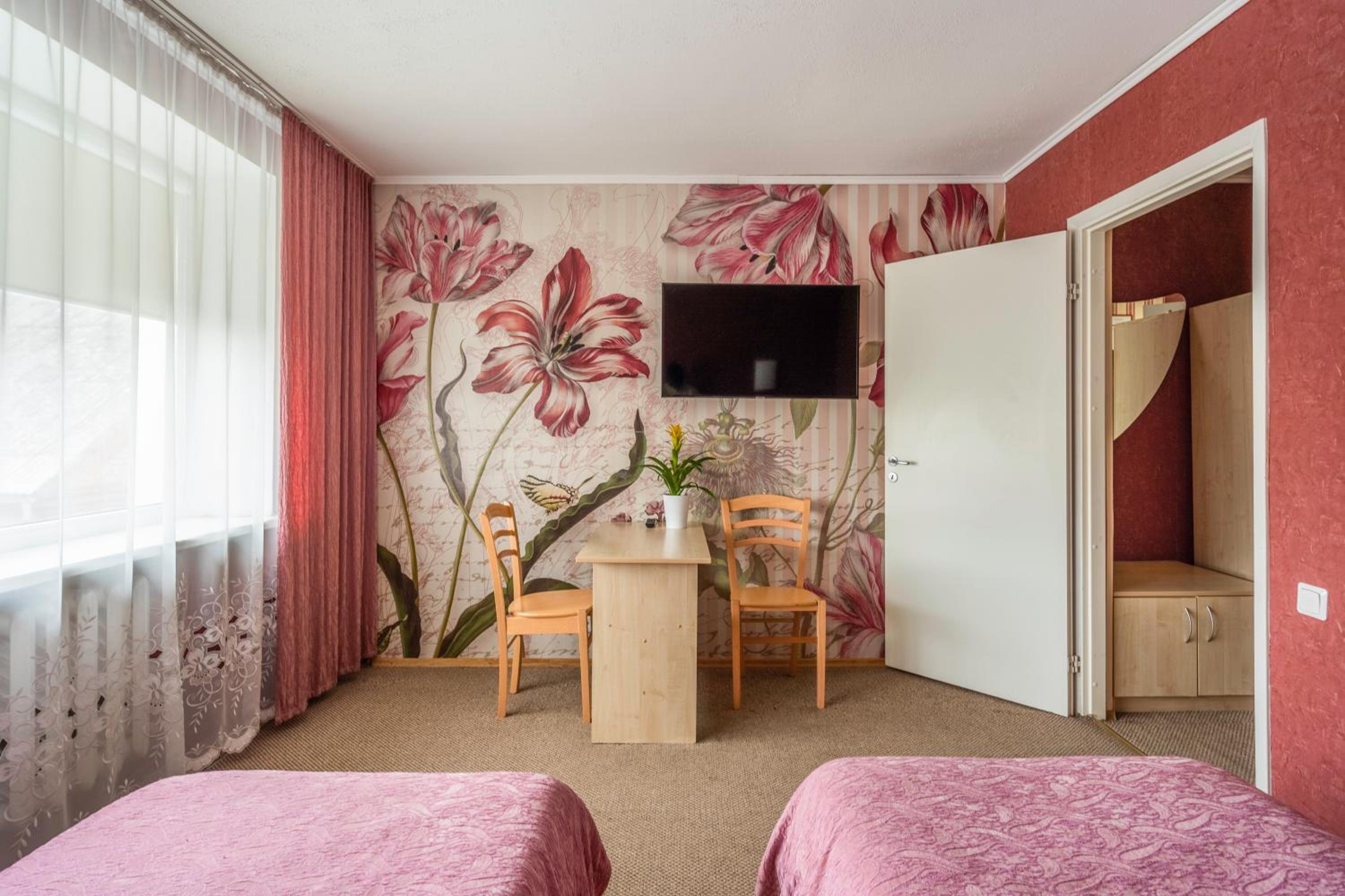 Standard Twin Room - Photo 3
