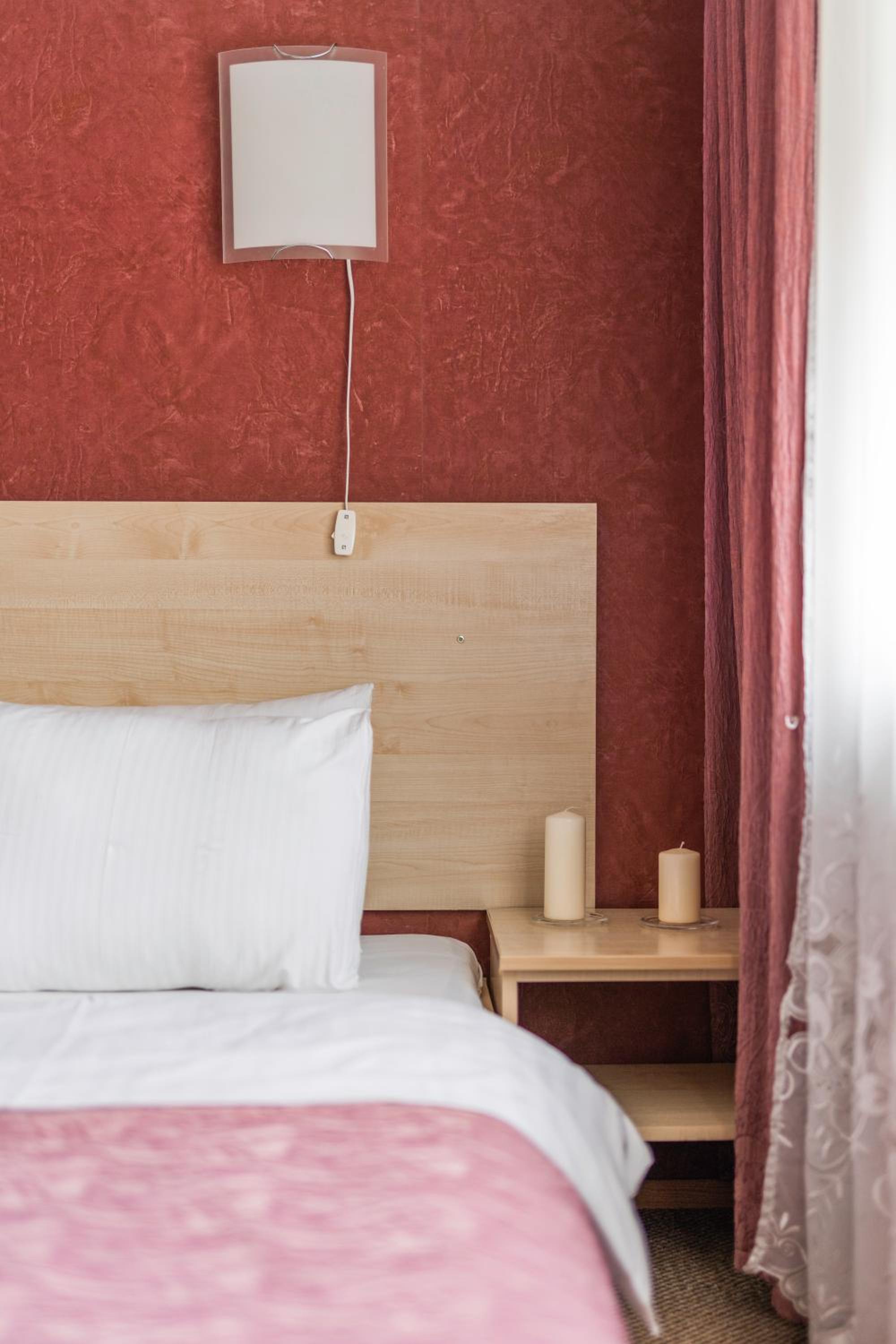 Standard Twin Room - Photo 1