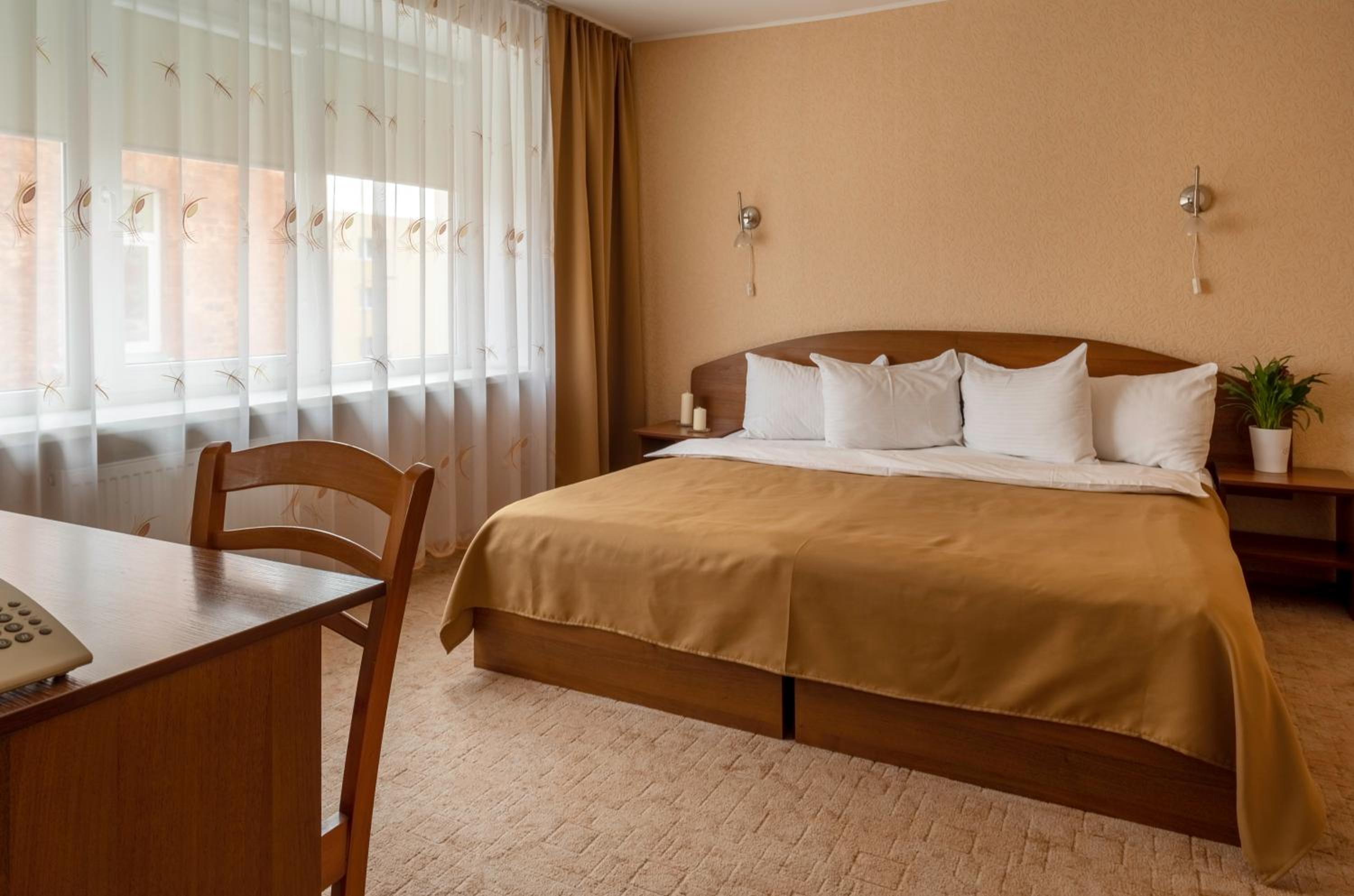 Queen Suite - Photo 2