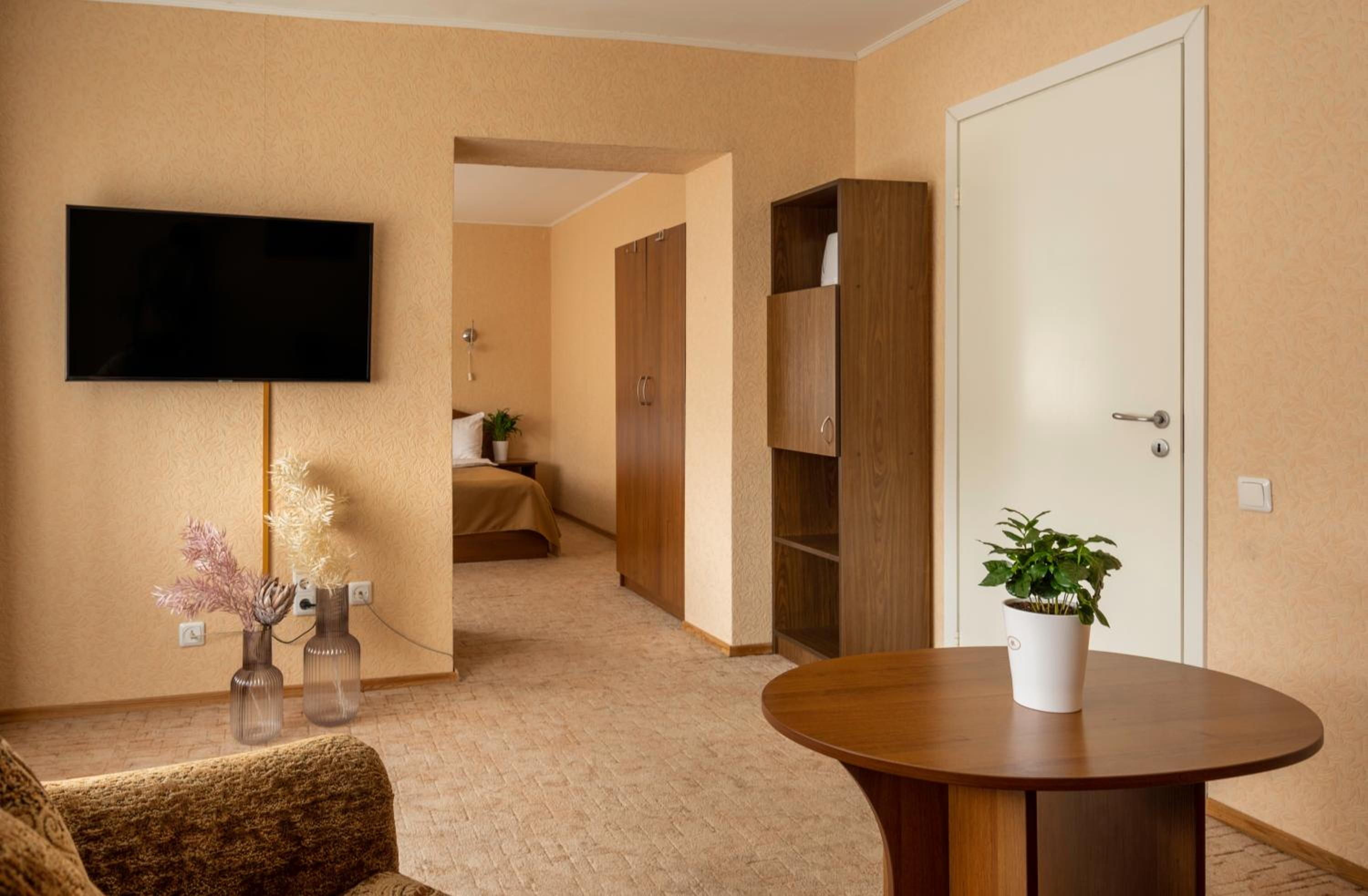 Queen Suite - Photo 5