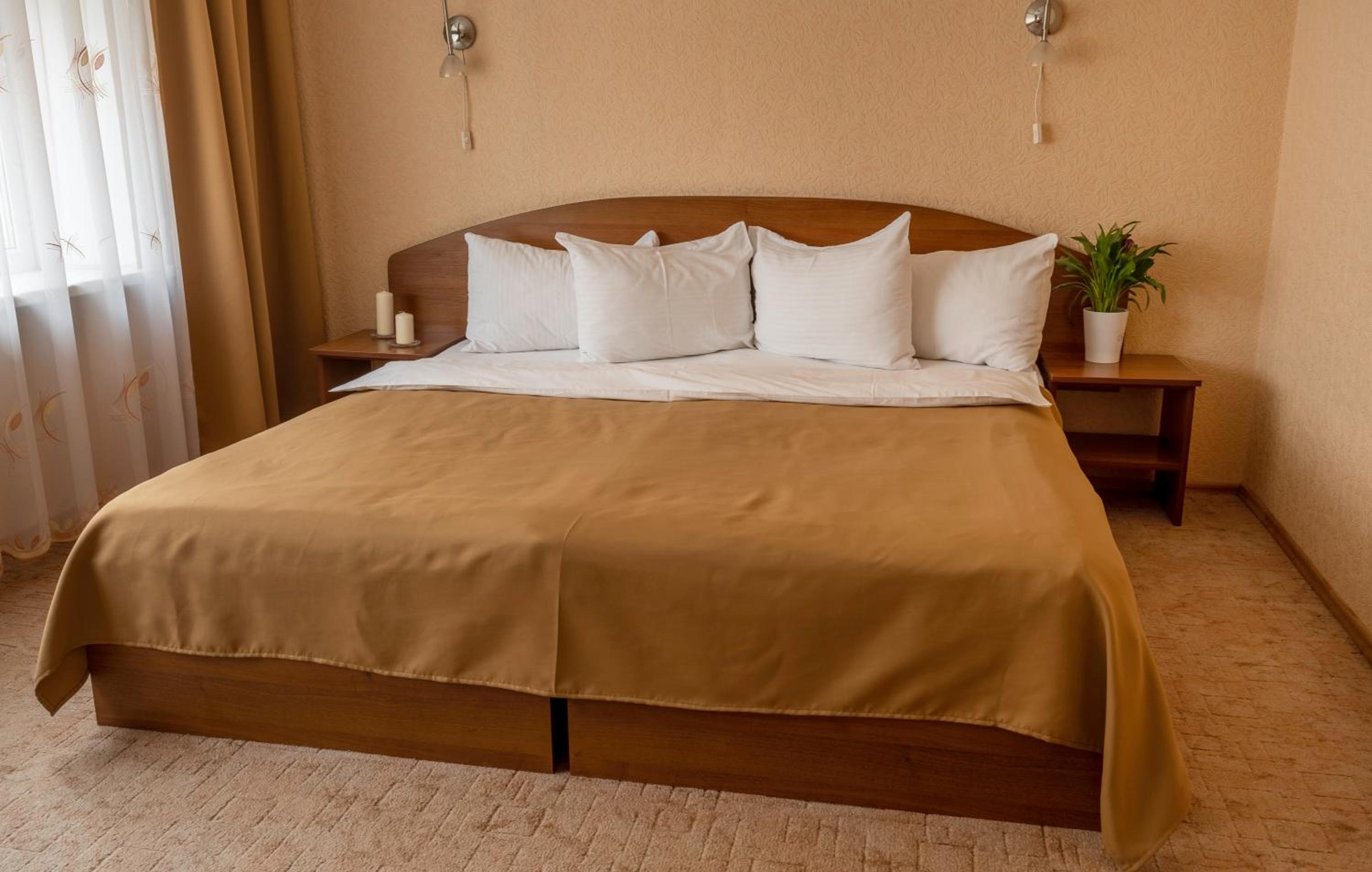 Queen Suite - Photo 1